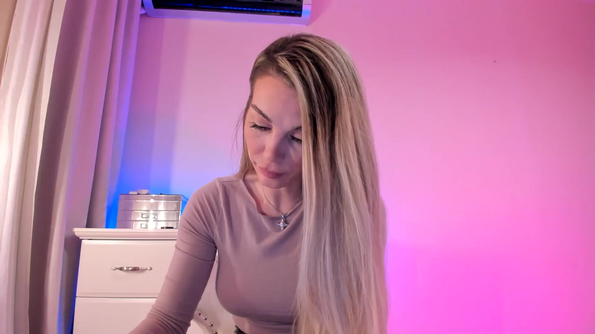 Gallery image thumbnail from Alesia_'s myfreecams stream on, 02/22/2025, 22:08 image 1 of 20
