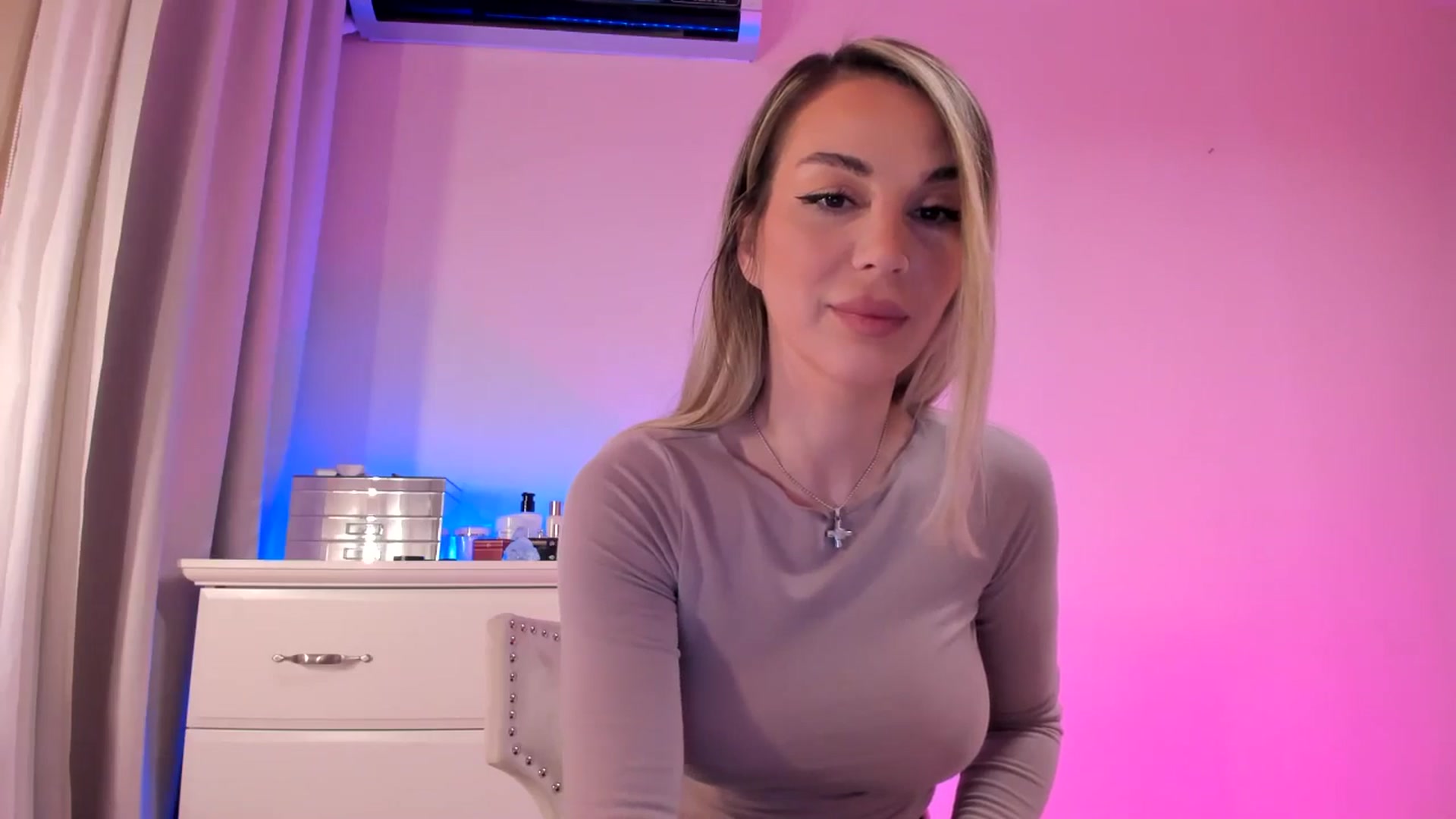 Gallery image thumbnail from Alesia_'s myfreecams stream on, 02/22/2025, 22:08 image 2 of 20
