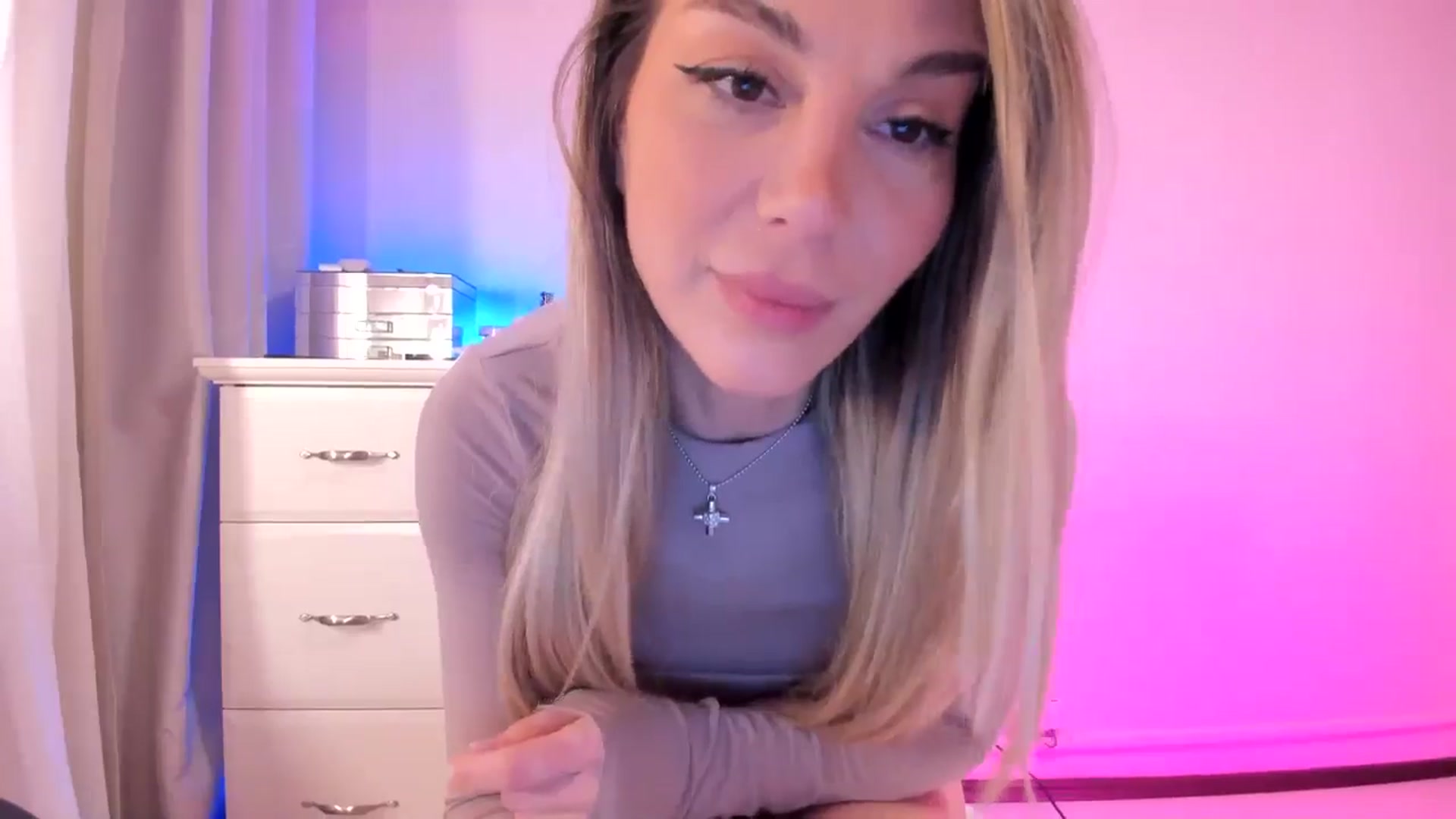 Gallery image thumbnail from Alesia_'s myfreecams stream on, 02/27/2025, 24:24 image 11 of 20