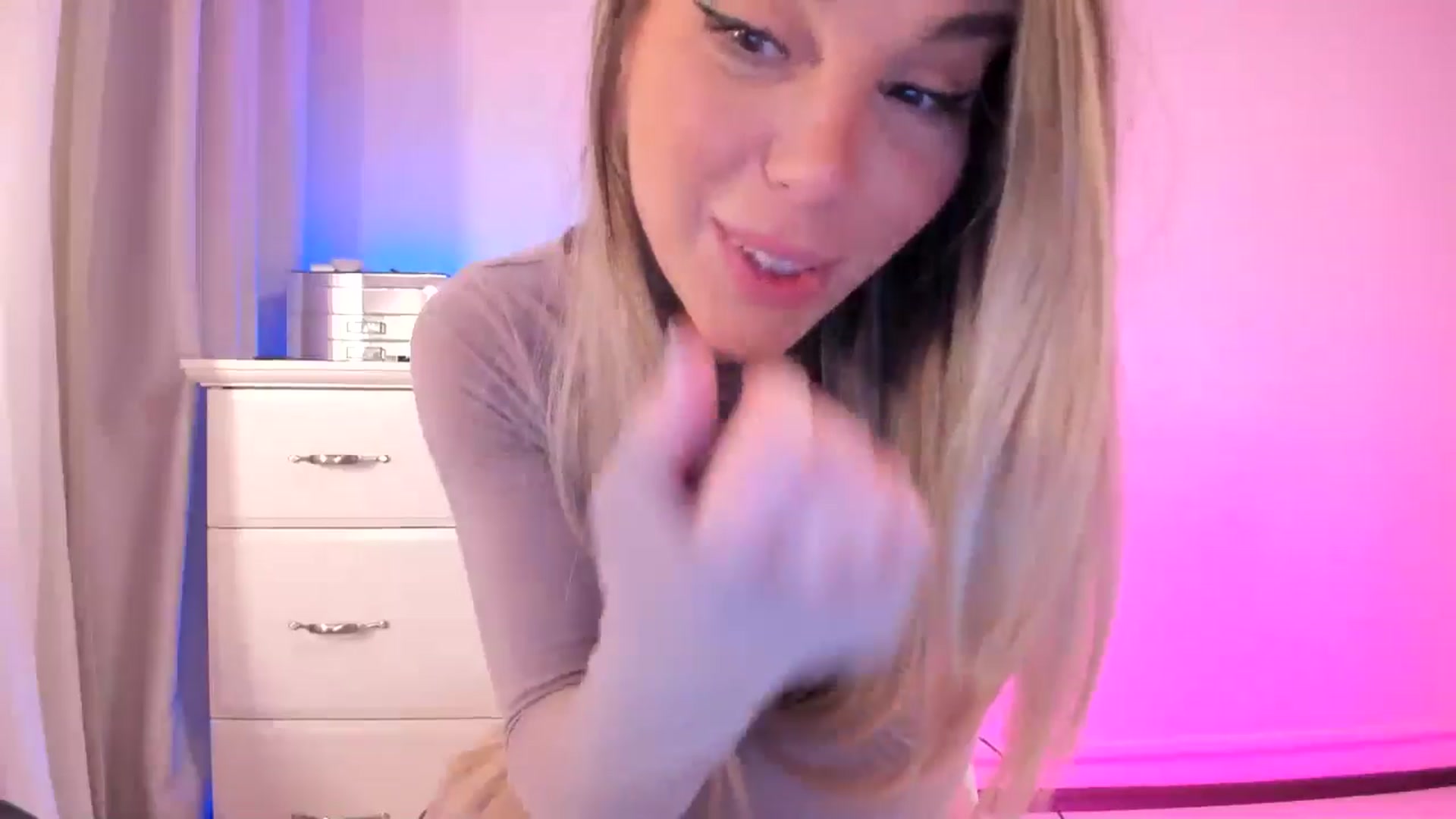 Gallery image thumbnail from Alesia_'s myfreecams stream on, 02/27/2025, 24:24 image 9 of 20