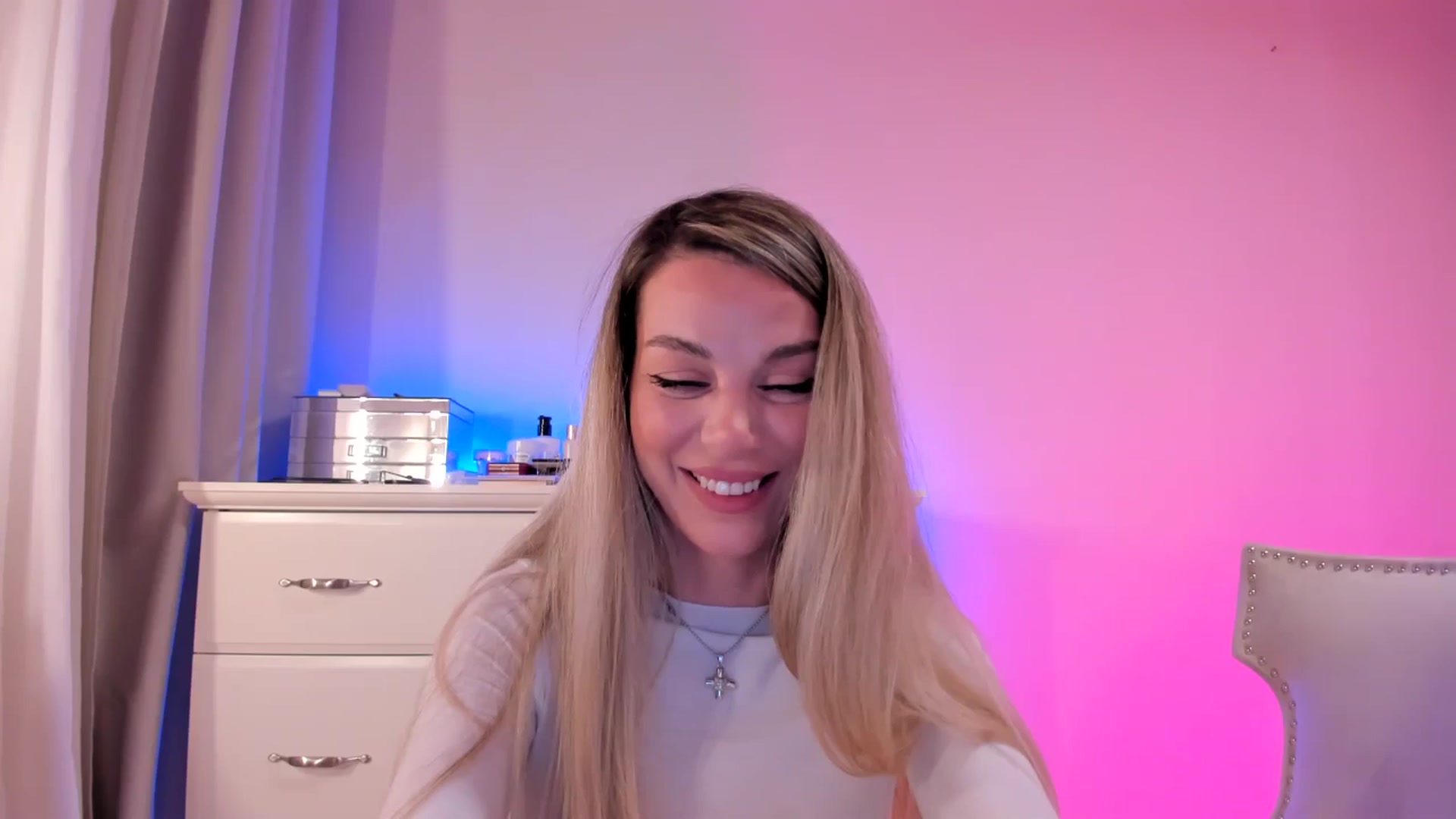 Gallery image thumbnail from Alesia_'s myfreecams stream on, 03/01/2025, 24:18 image 13 of 20