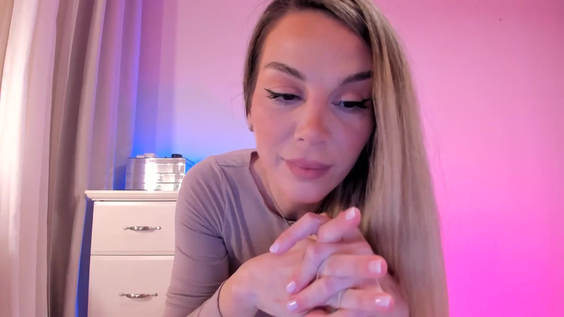 Gallery image thumbnail from Alesia_'s myfreecams stream on, 03/02/2025, 24:06 image 1 of 20