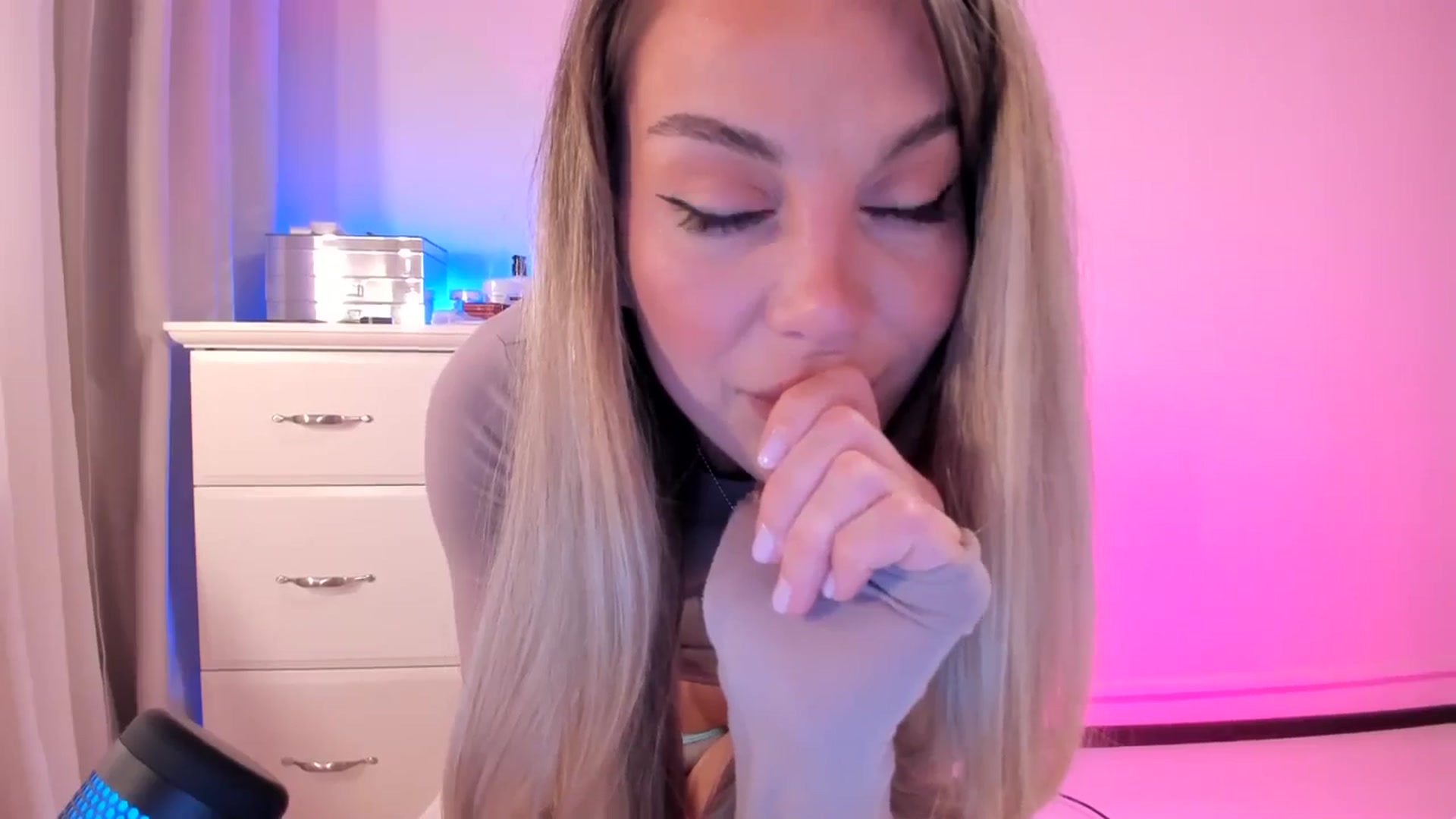 Gallery image thumbnail from Alesia_'s myfreecams stream on, 03/02/2025, 24:35 image 11 of 20