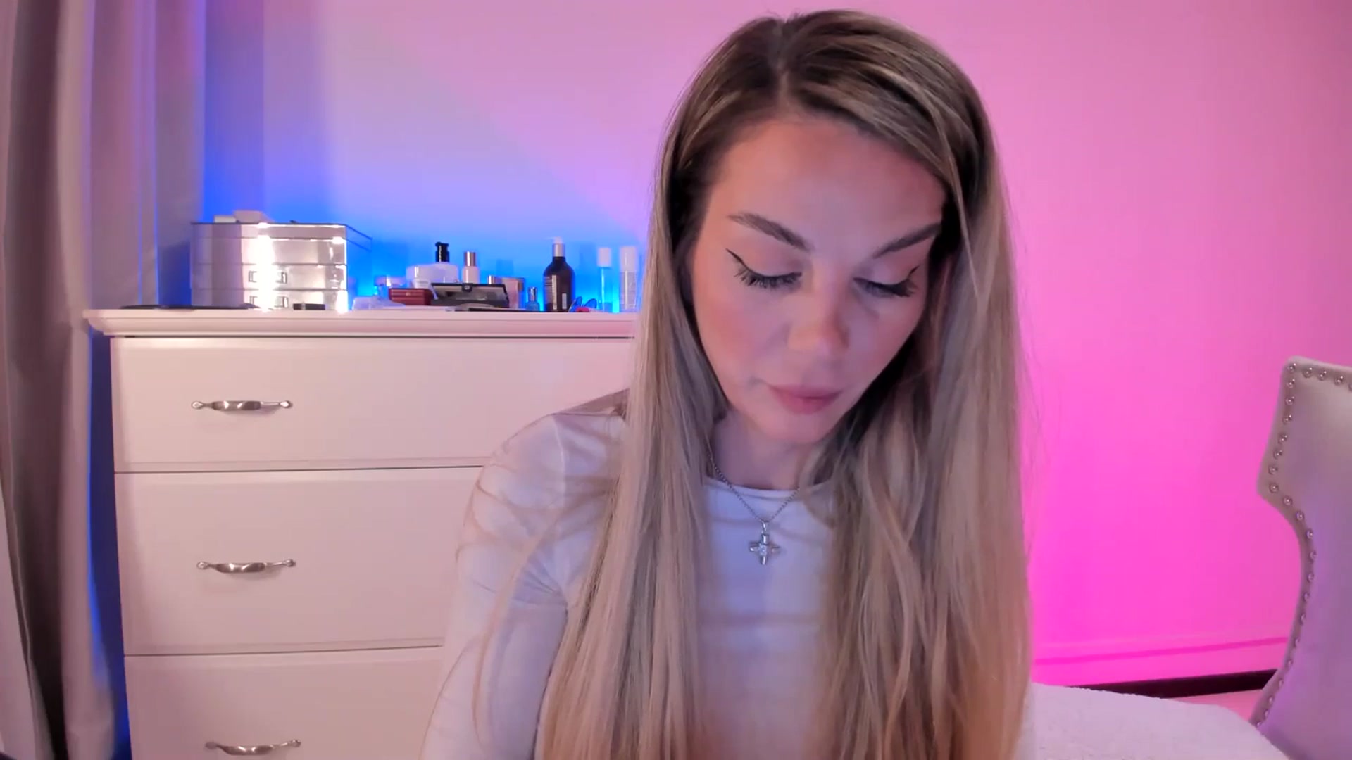 Gallery image thumbnail from Alesia_'s myfreecams stream on, 03/03/2025, 01:26 image 2 of 20
