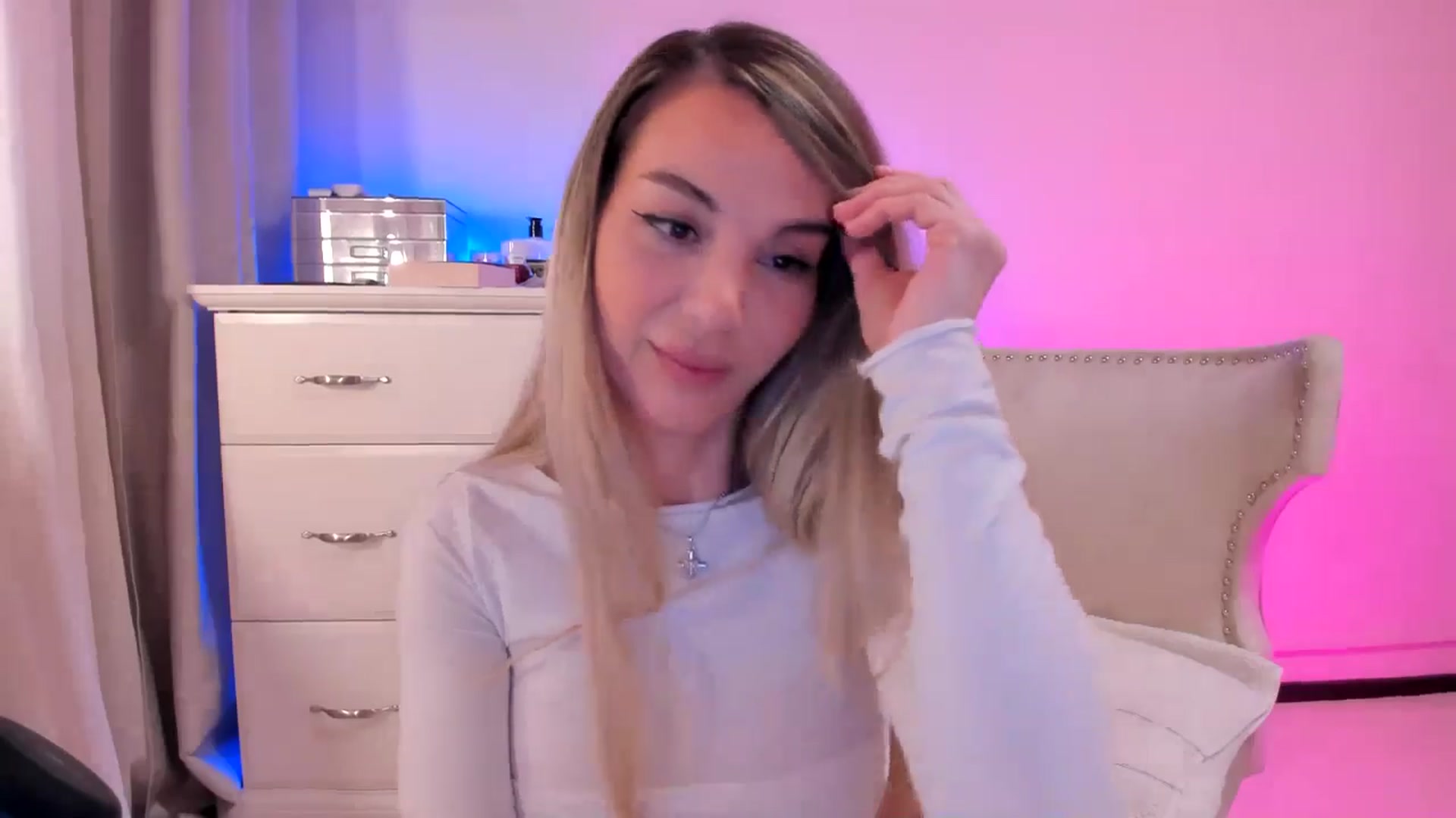 Gallery image thumbnail from Alesia_'s myfreecams stream on, 03/04/2025, 24:42 image 9 of 20