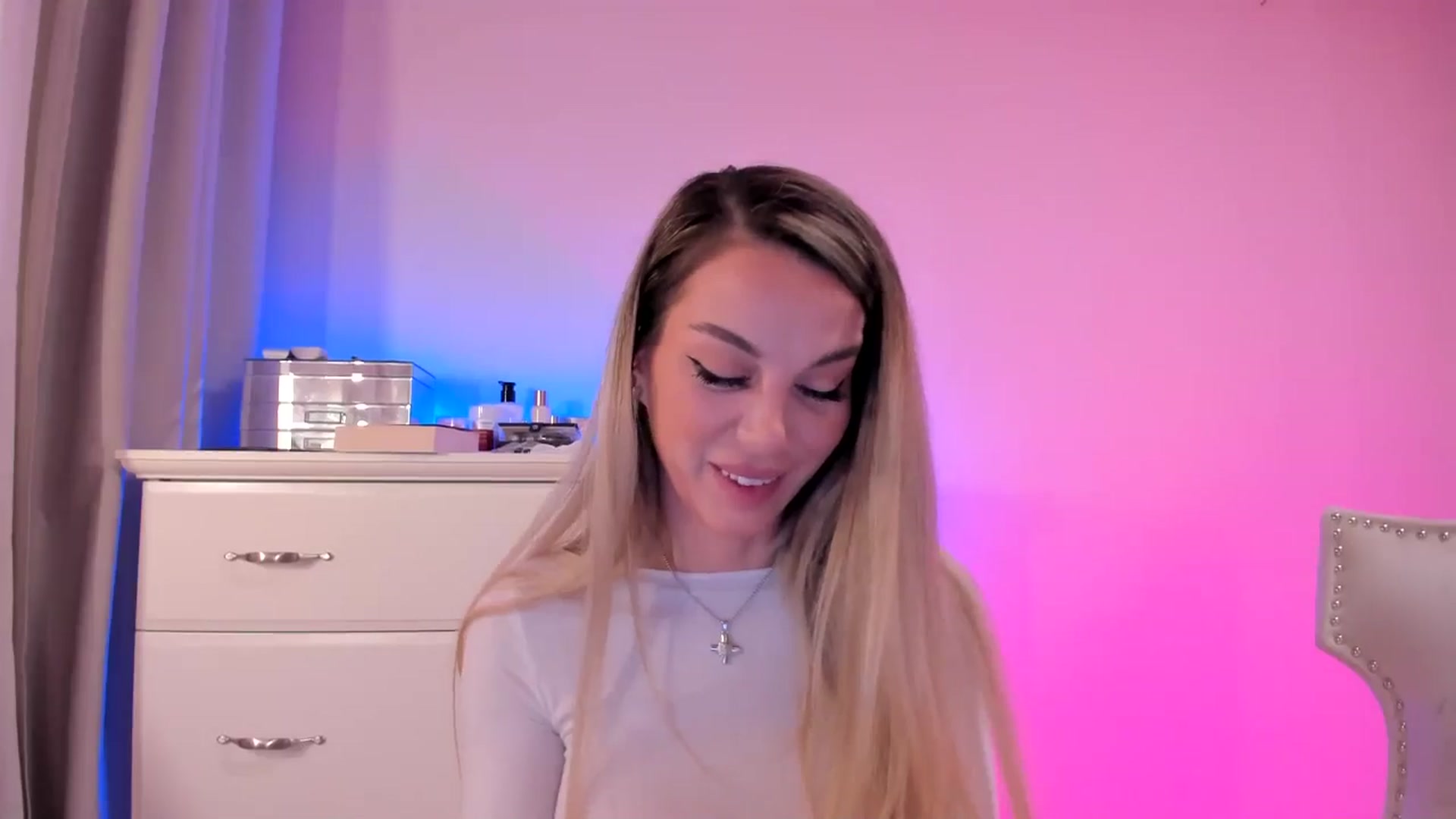 Gallery image thumbnail from Alesia_'s myfreecams stream on, 03/05/2025, 24:26 image 11 of 20