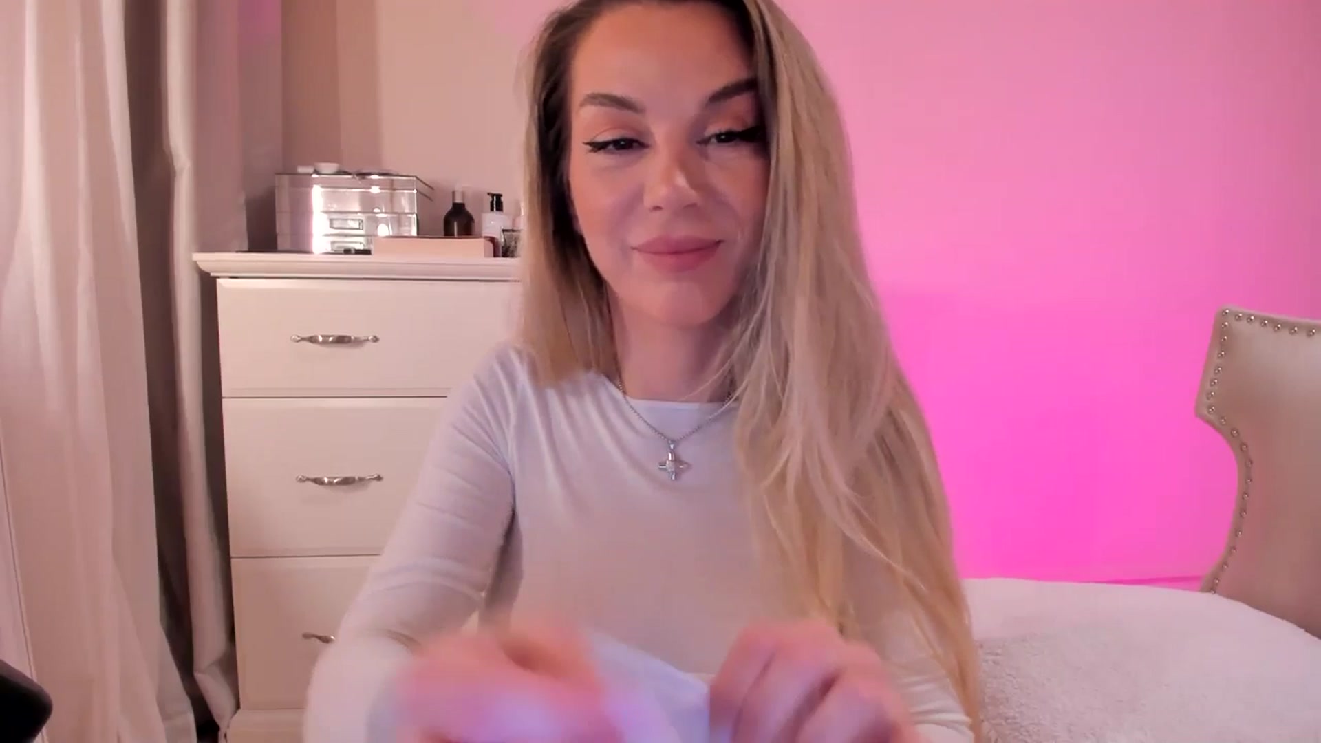 Gallery image thumbnail from Alesia_'s myfreecams stream on, 03/08/2025, 23:32 image 2 of 20