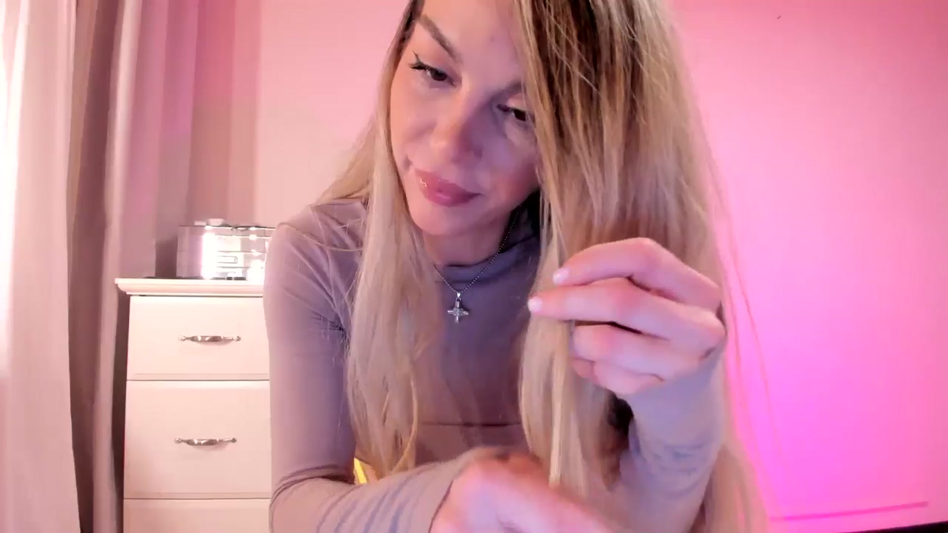 Gallery image thumbnail from Alesia_'s myfreecams stream on, 03/09/2025, 23:31 image 7 of 20