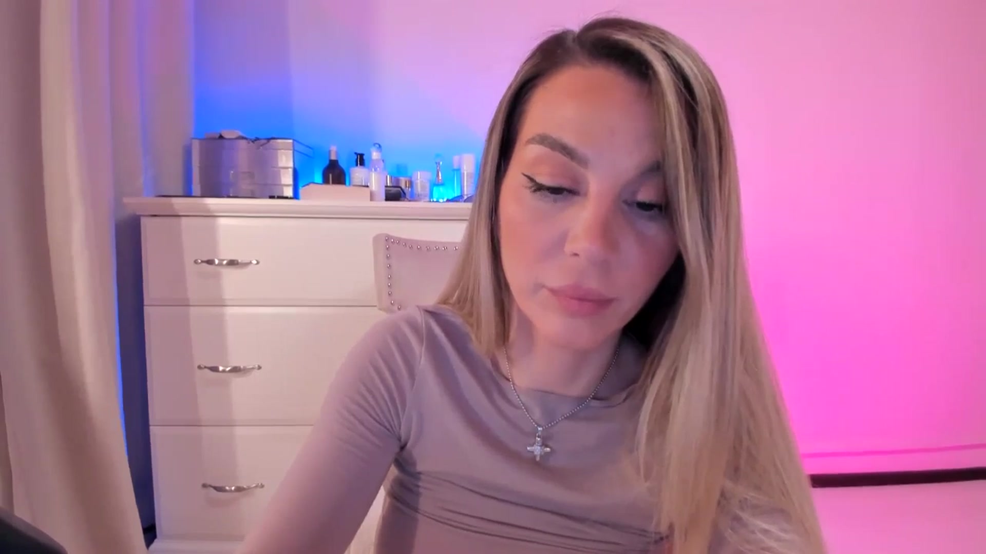 Gallery image thumbnail from Alesia_'s myfreecams stream on, 03/14/2025, 01:05 image 19 of 20