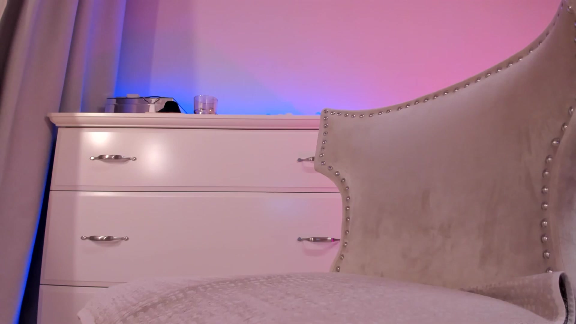 Gallery image thumbnail from Alesia_'s myfreecams stream on, 03/15/2025, 24:22 image 18 of 20