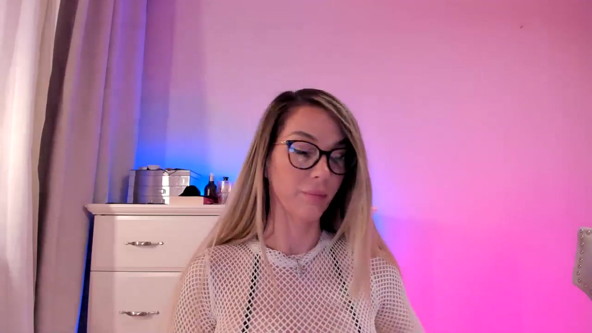 Gallery image thumbnail from Alesia_'s myfreecams stream on, 03/15/2025, 01:04 image 13 of 20