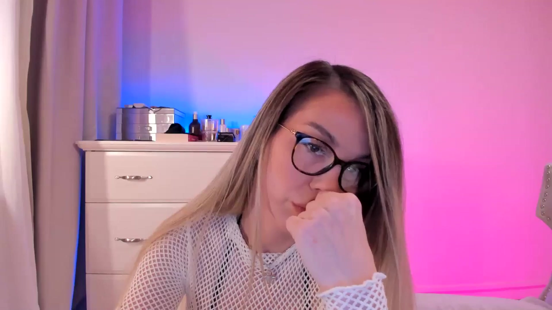 Gallery image thumbnail from Alesia_'s myfreecams stream on, 03/15/2025, 01:04 image 14 of 20