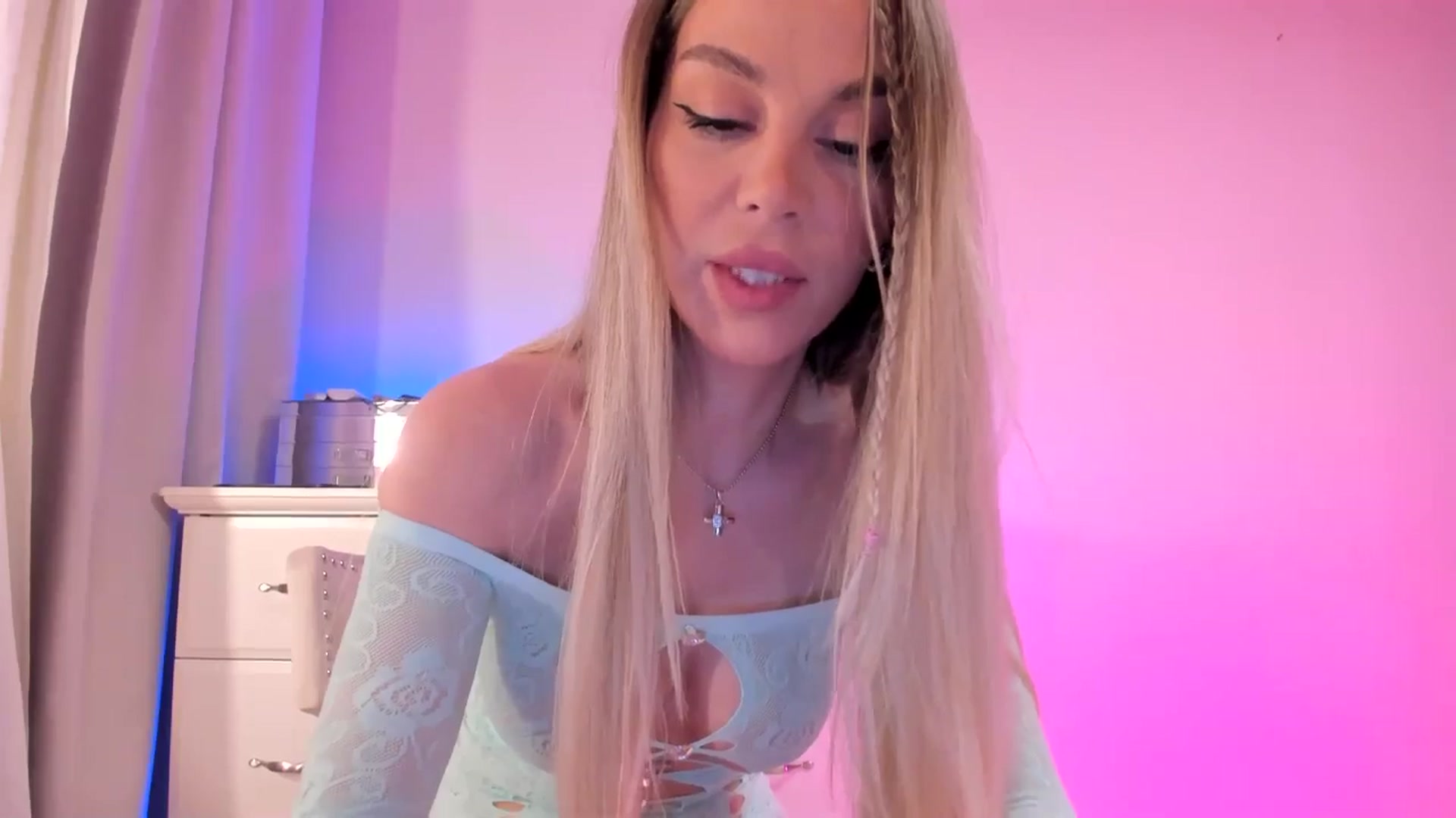Gallery image thumbnail from Alesia_'s myfreecams stream on, 03/15/2025, 21:41 image 2 of 20