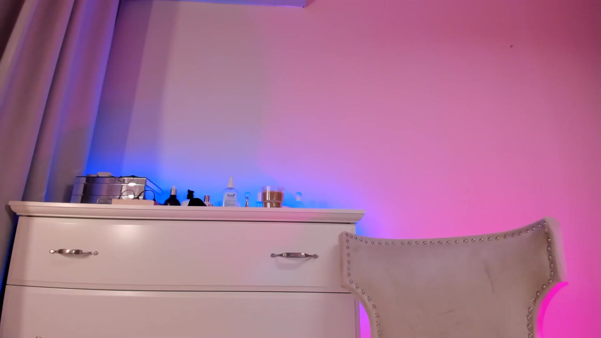 Gallery image thumbnail from Alesia_'s myfreecams stream on, 03/16/2025, 24:03 image 7 of 20