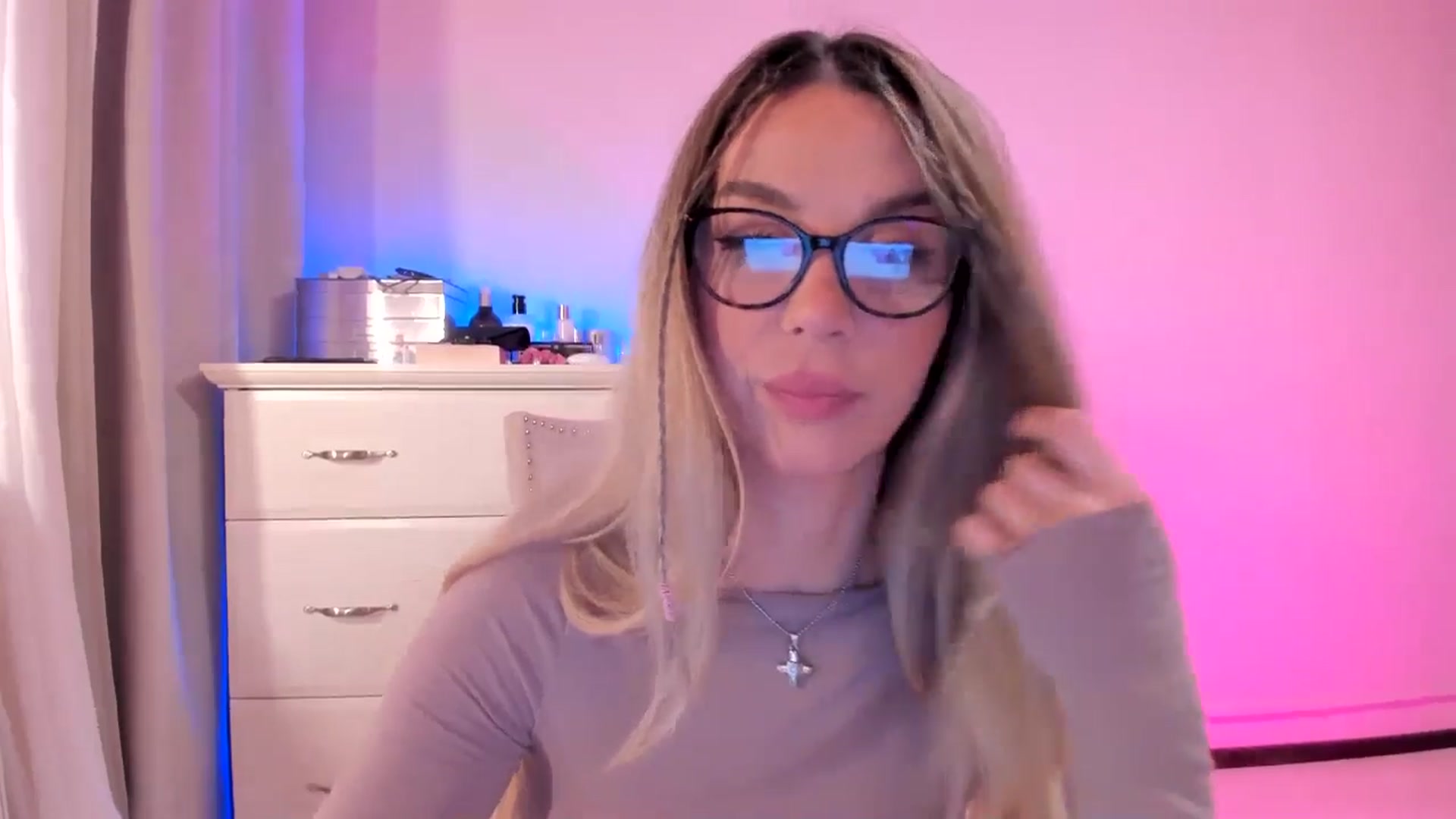 Gallery image thumbnail from Alesia_'s myfreecams stream on, 03/24/2025, 24:04 image 18 of 20
