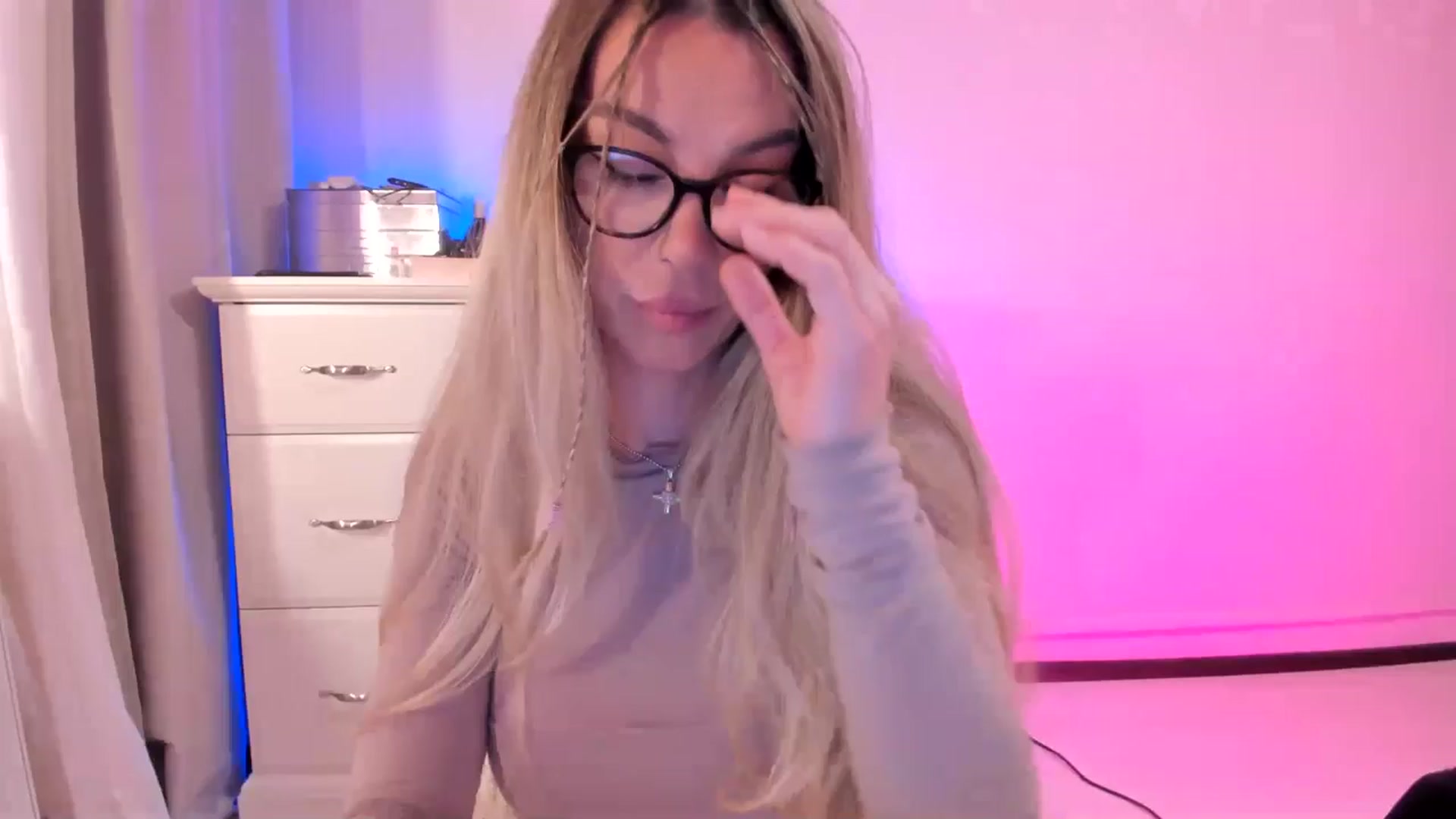 Gallery image thumbnail from Alesia_'s myfreecams stream on, 03/24/2025, 24:04 image 19 of 20