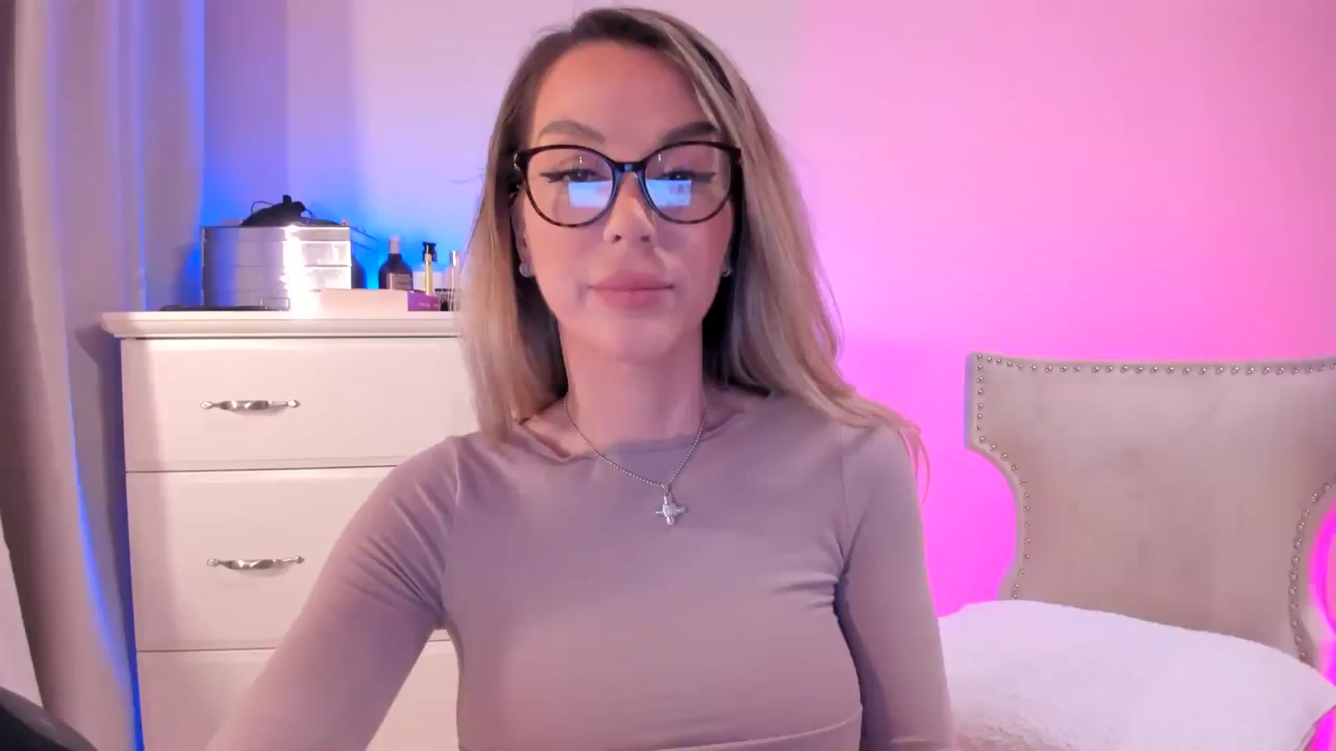 Gallery image thumbnail from Alesia_'s myfreecams stream on, 03/26/2025, 22:30 image 11 of 20