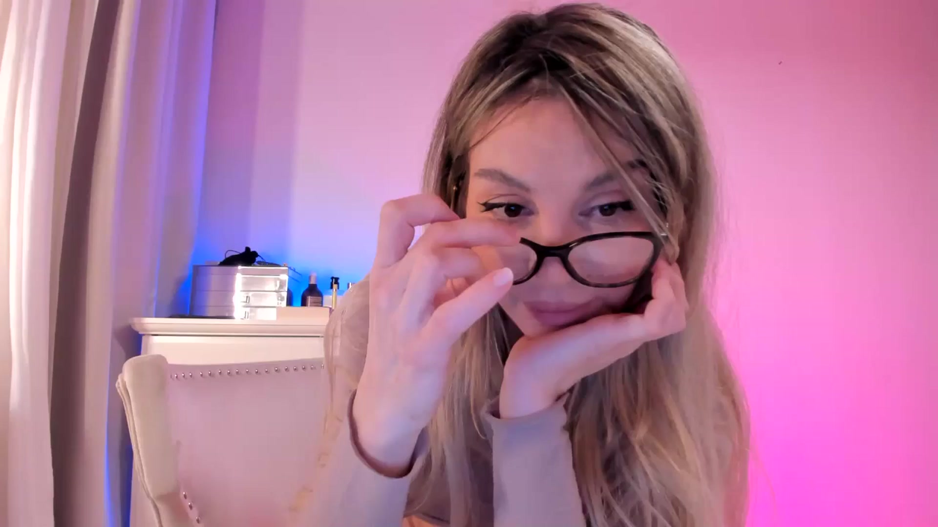 Gallery image thumbnail from Alesia_'s myfreecams stream on, 03/27/2025, 24:05 image 16 of 20