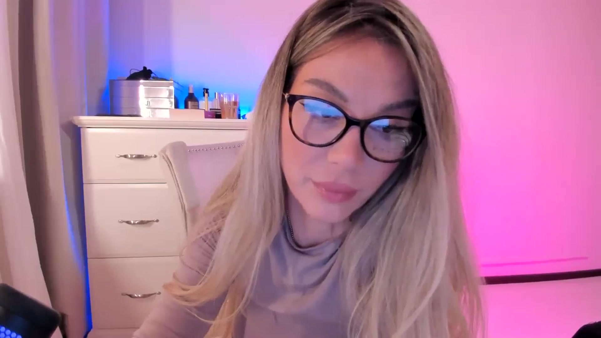 Gallery image thumbnail from Alesia_'s myfreecams stream on, 03/27/2025, 24:55 image 11 of 20