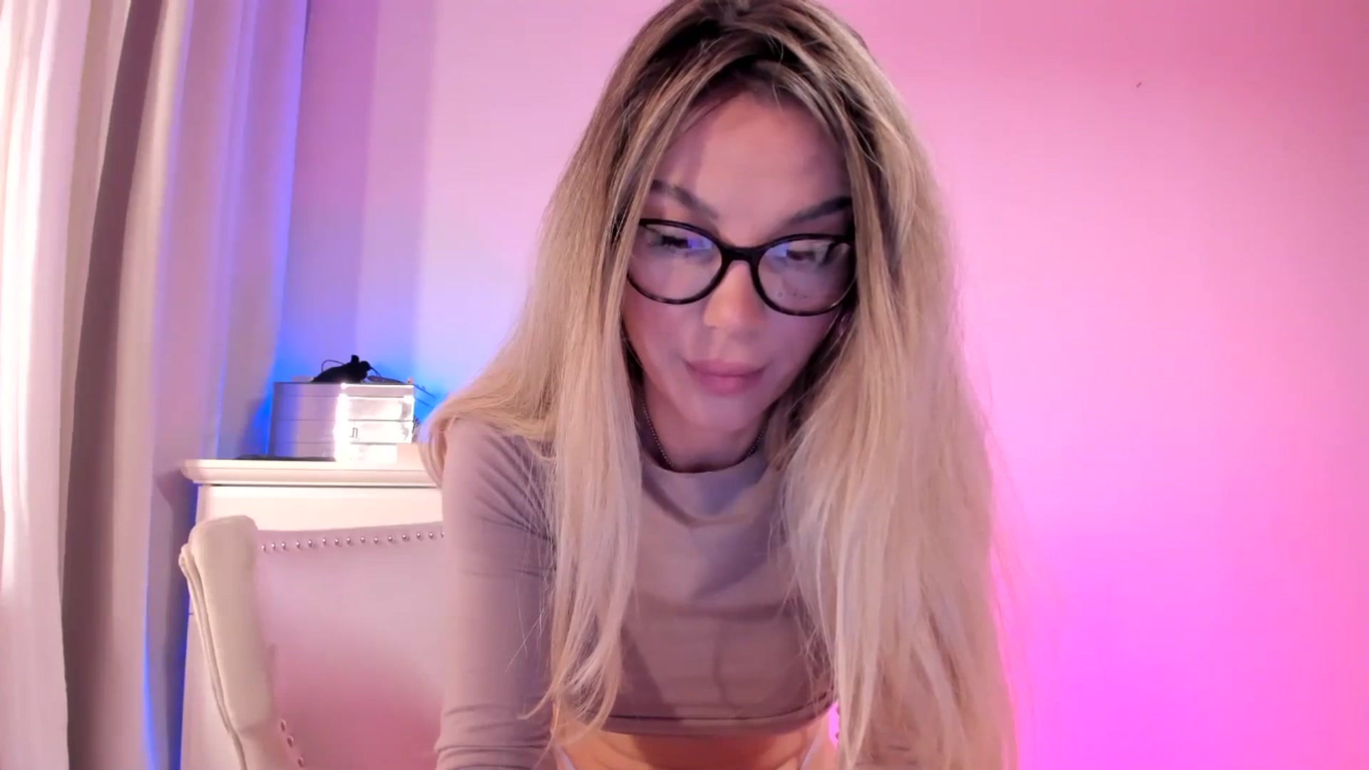 Gallery image thumbnail from Alesia_'s myfreecams stream on, 03/27/2025, 24:55 image 3 of 20