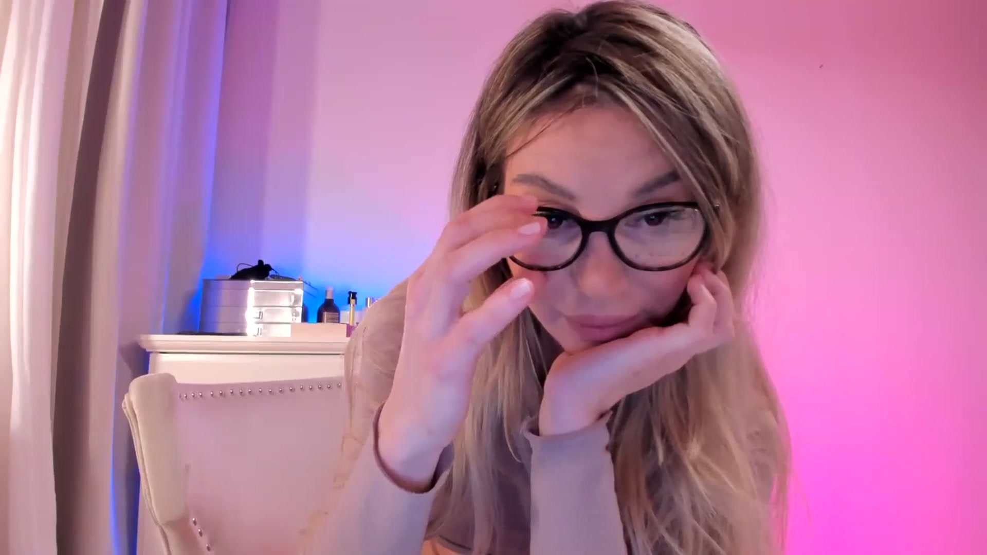 Gallery image thumbnail from Alesia_'s myfreecams stream on, 03/27/2025, 24:55 image 4 of 20