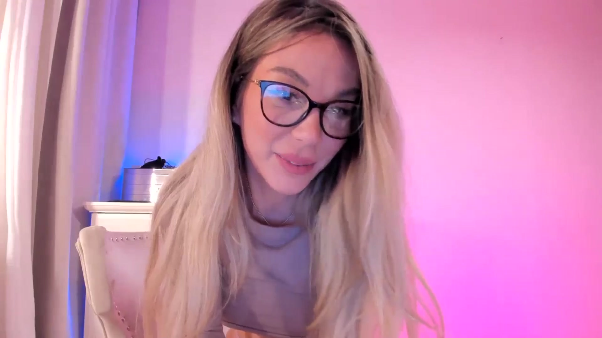 Gallery image thumbnail from Alesia_'s myfreecams stream on, 03/27/2025, 24:55 image 5 of 20