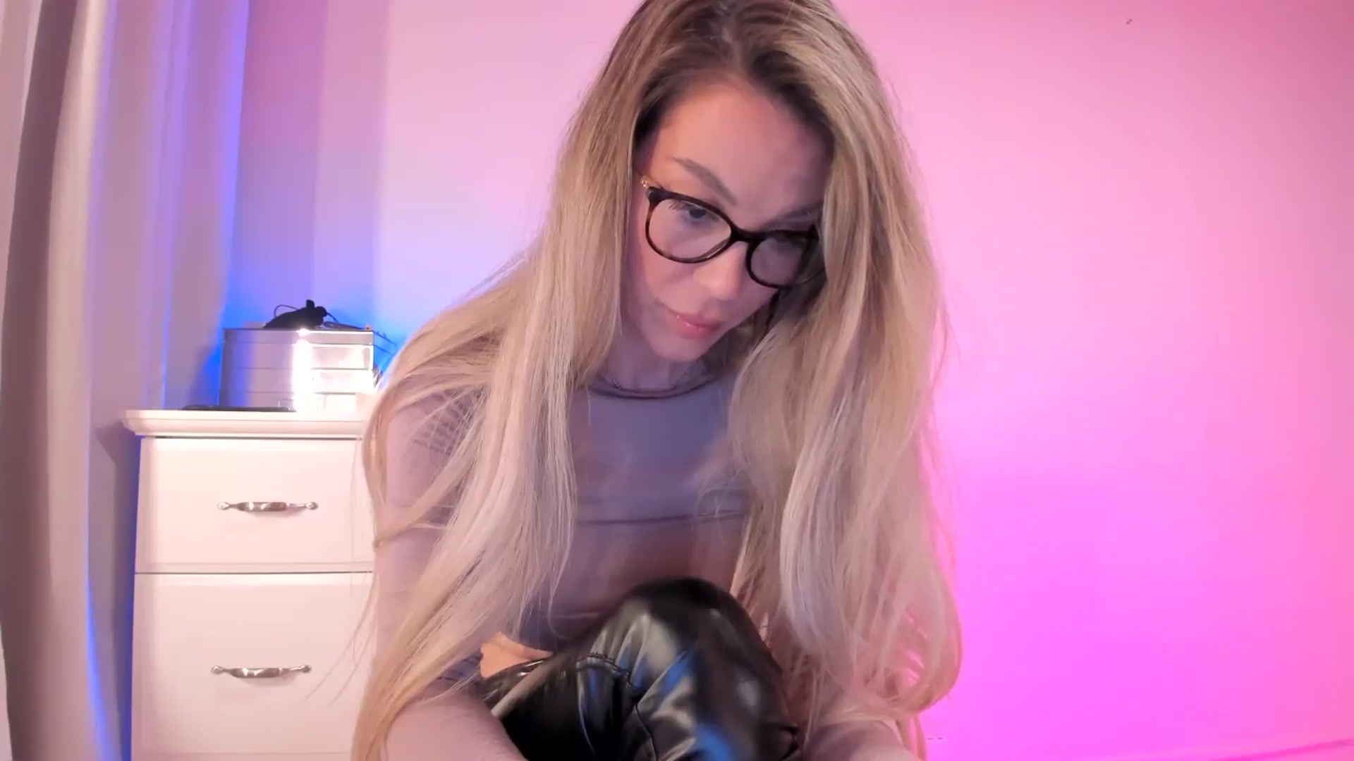 Gallery image thumbnail from Alesia_'s myfreecams stream on, 03/27/2025, 01:14 image 2 of 20