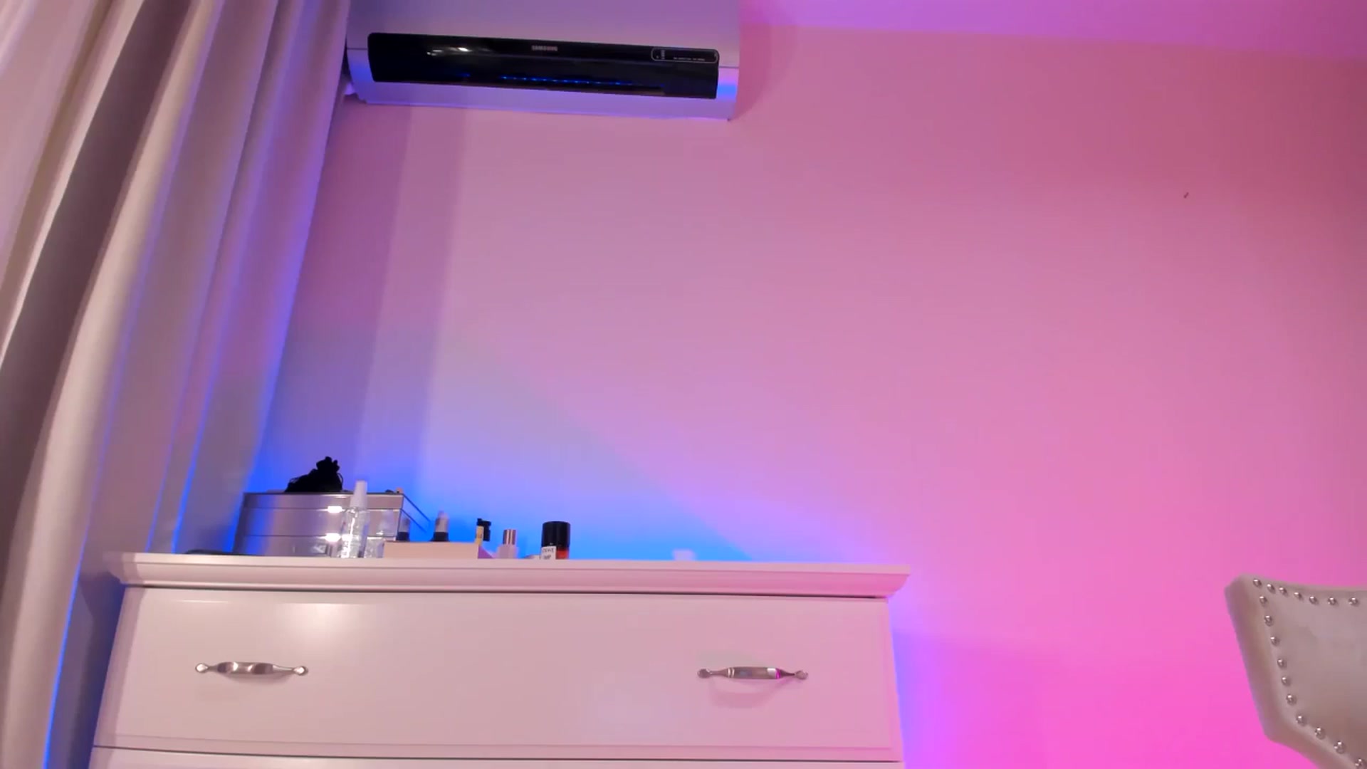 Gallery image thumbnail from Alesia_'s myfreecams stream on, 03/28/2025, 24:25 image 5 of 20