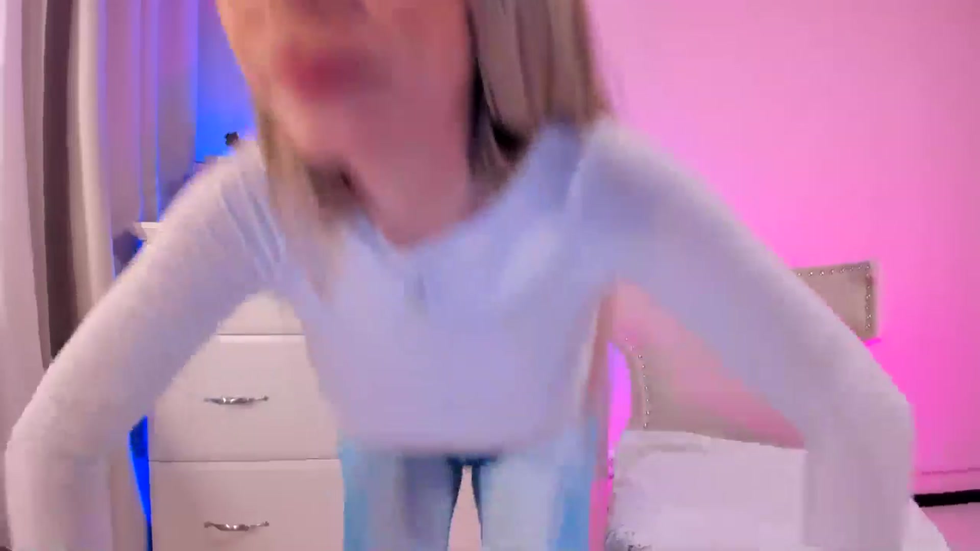 Gallery image thumbnail from Alesia_'s myfreecams stream on, 03/29/2025, 23:16 image 3 of 20