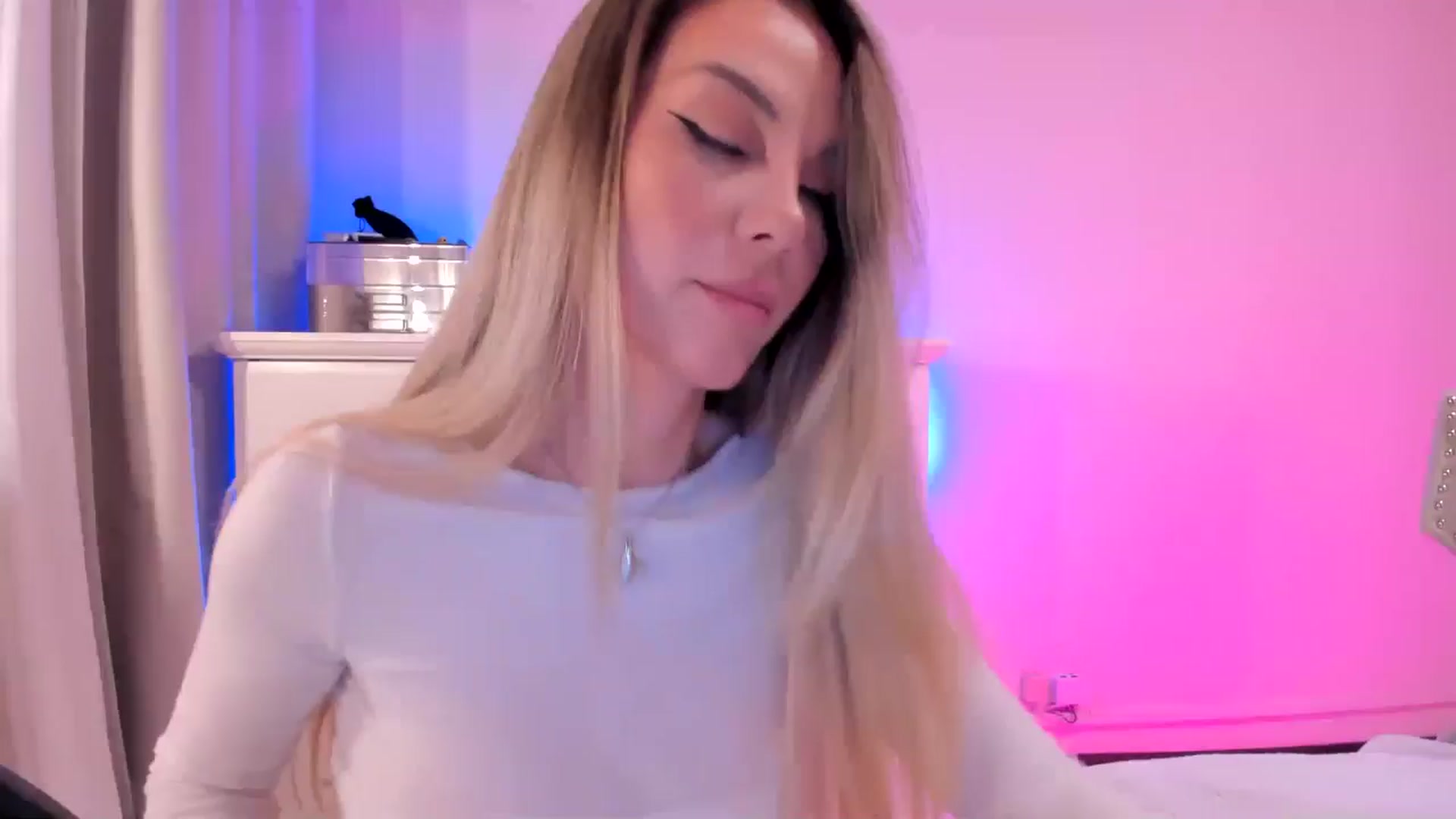 Gallery image thumbnail from Alesia_'s myfreecams stream on, 03/29/2025, 23:16 image 20 of 20