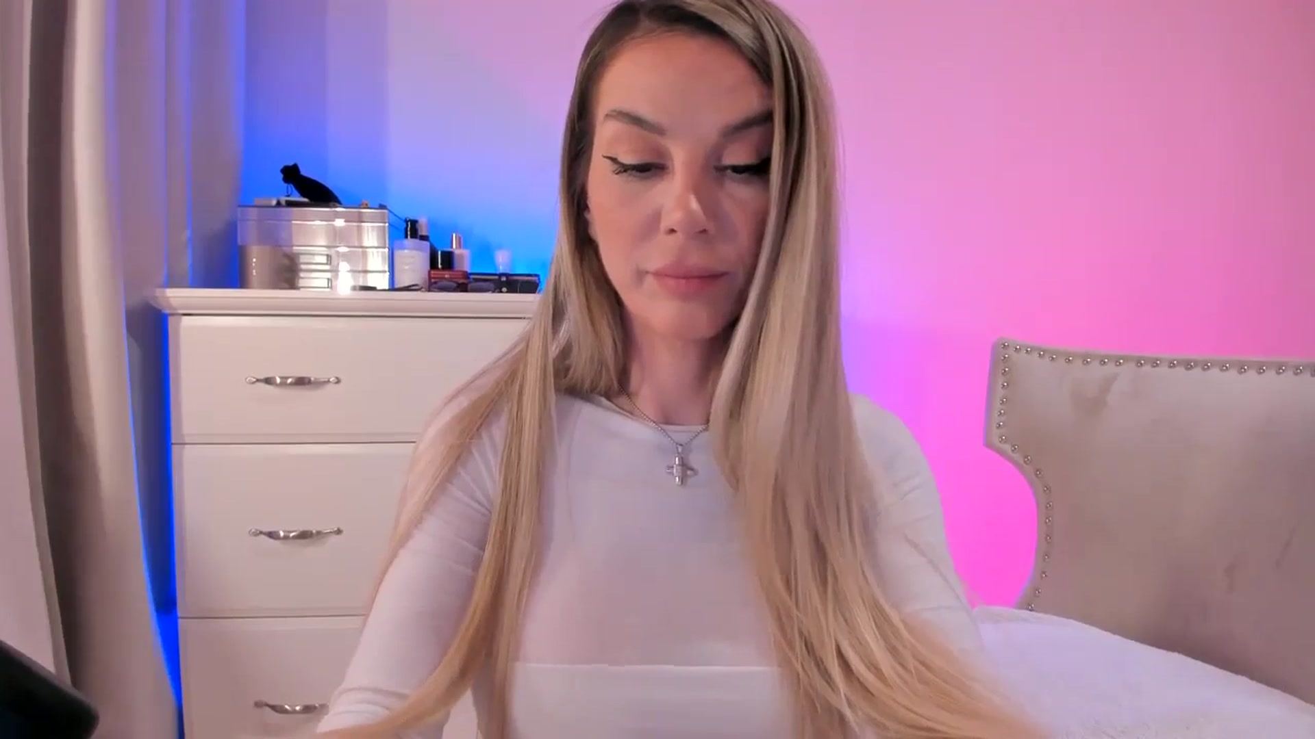 Gallery image thumbnail from Alesia_'s myfreecams stream on, 03/30/2025, 24:00 image 9 of 20