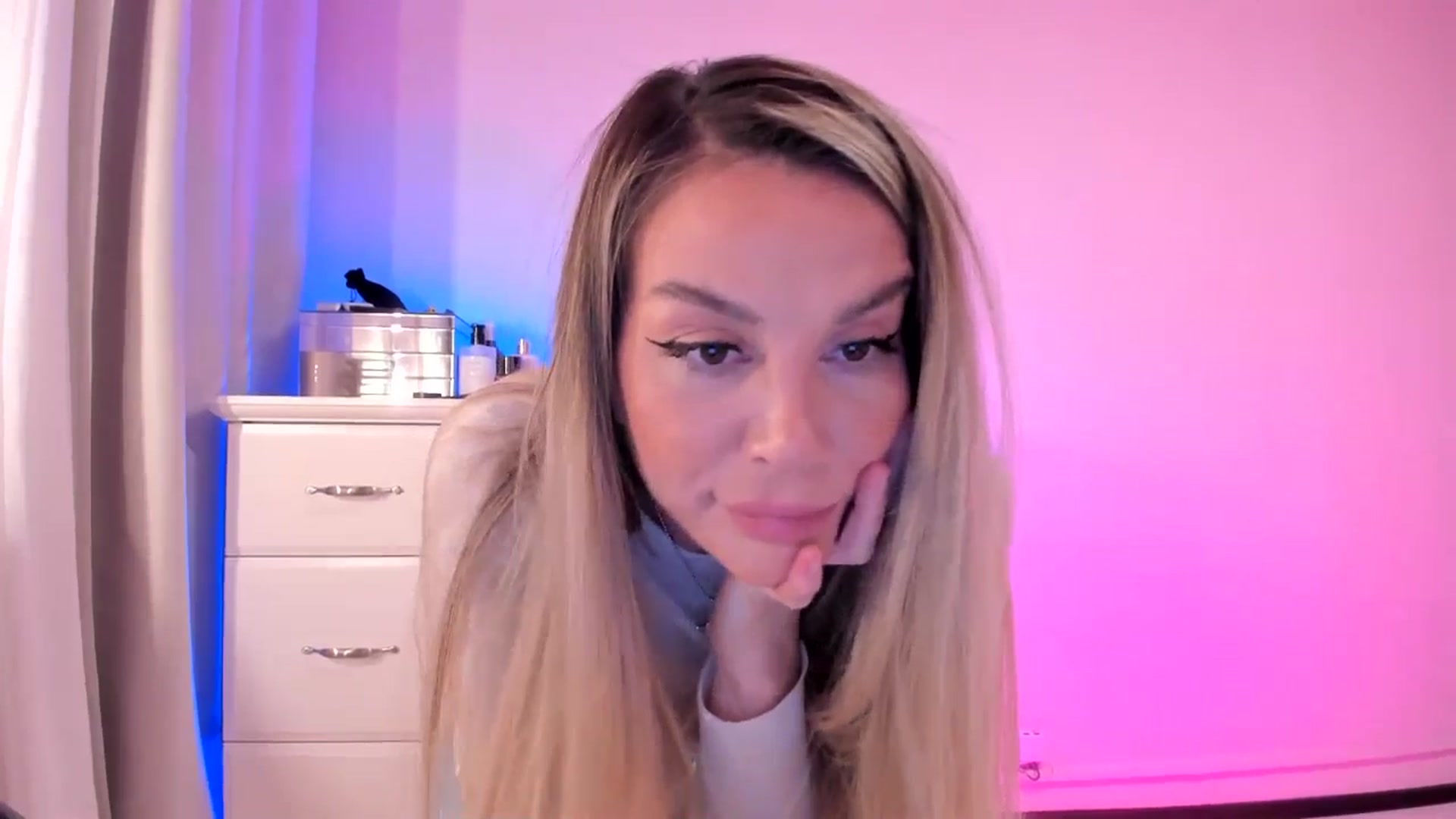 Gallery image thumbnail from Alesia_'s myfreecams stream on, 03/30/2025, 24:00 image 20 of 20