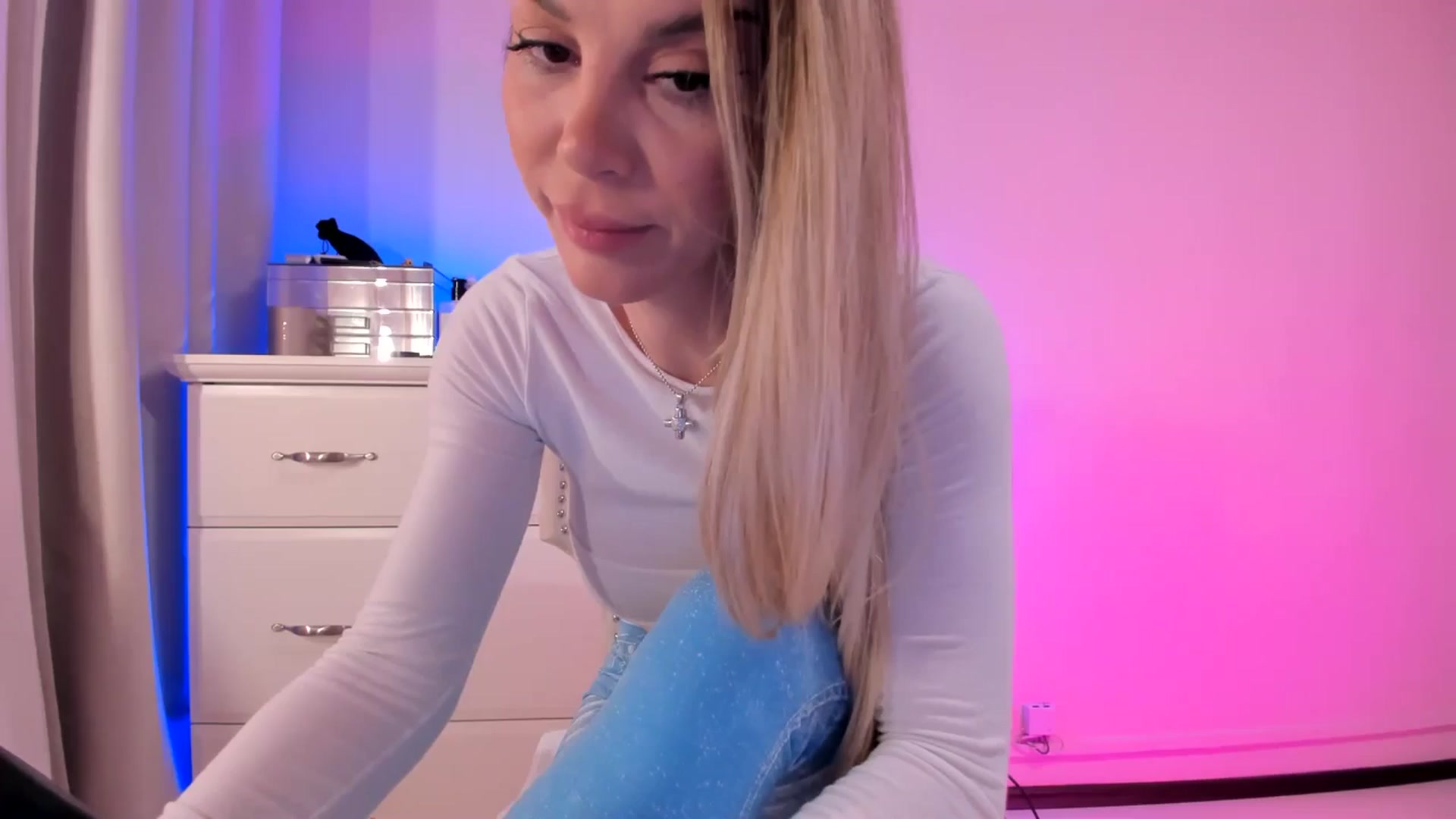Gallery image thumbnail from Alesia_'s myfreecams stream on, 03/30/2025, 24:00 image 1 of 20