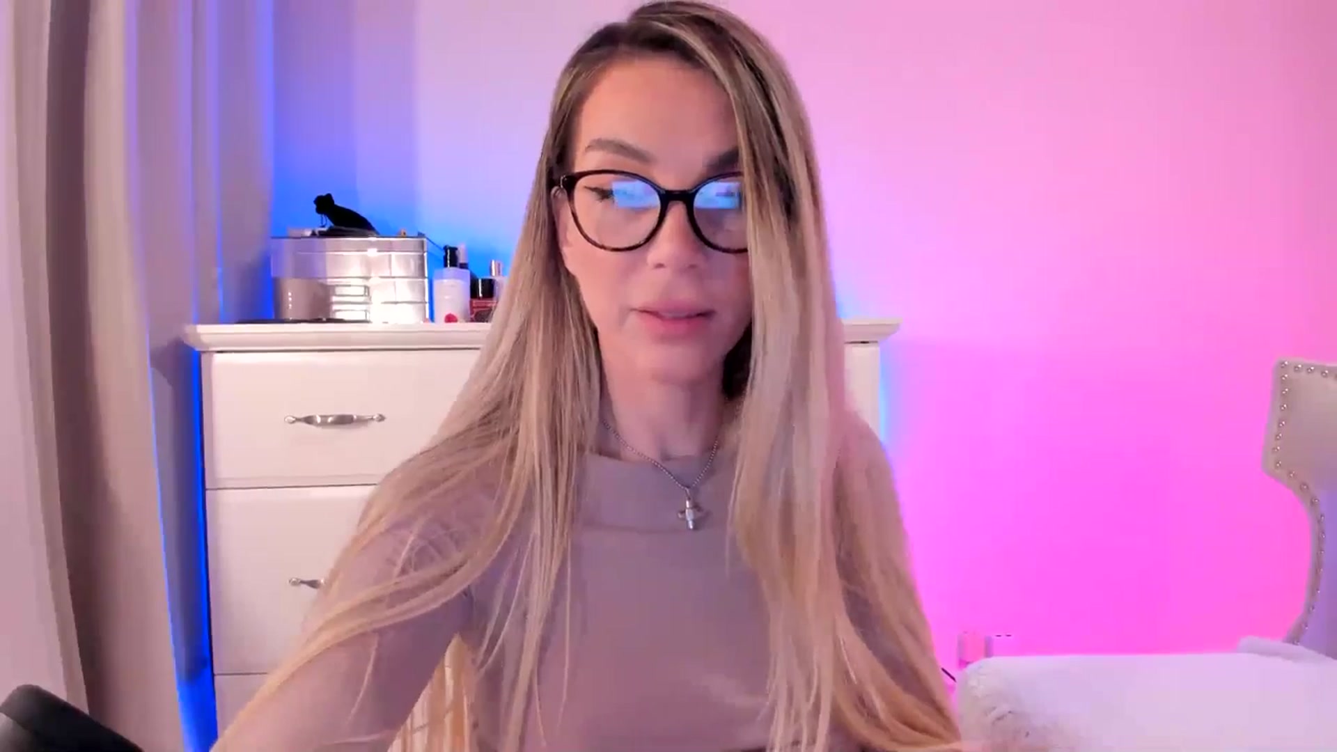 Gallery image thumbnail from Alesia_'s myfreecams stream on, 03/30/2025, 22:22 image 5 of 20