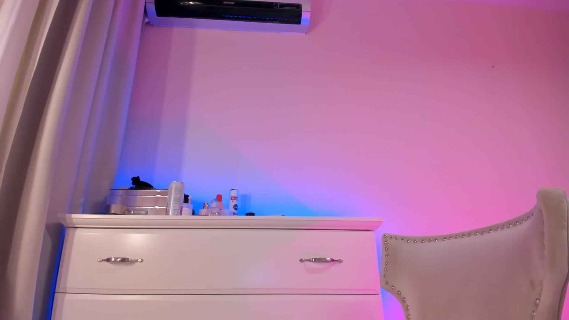 Gallery image thumbnail from Alesia_'s myfreecams stream on, 04/01/2025, 23:20 image 17 of 20