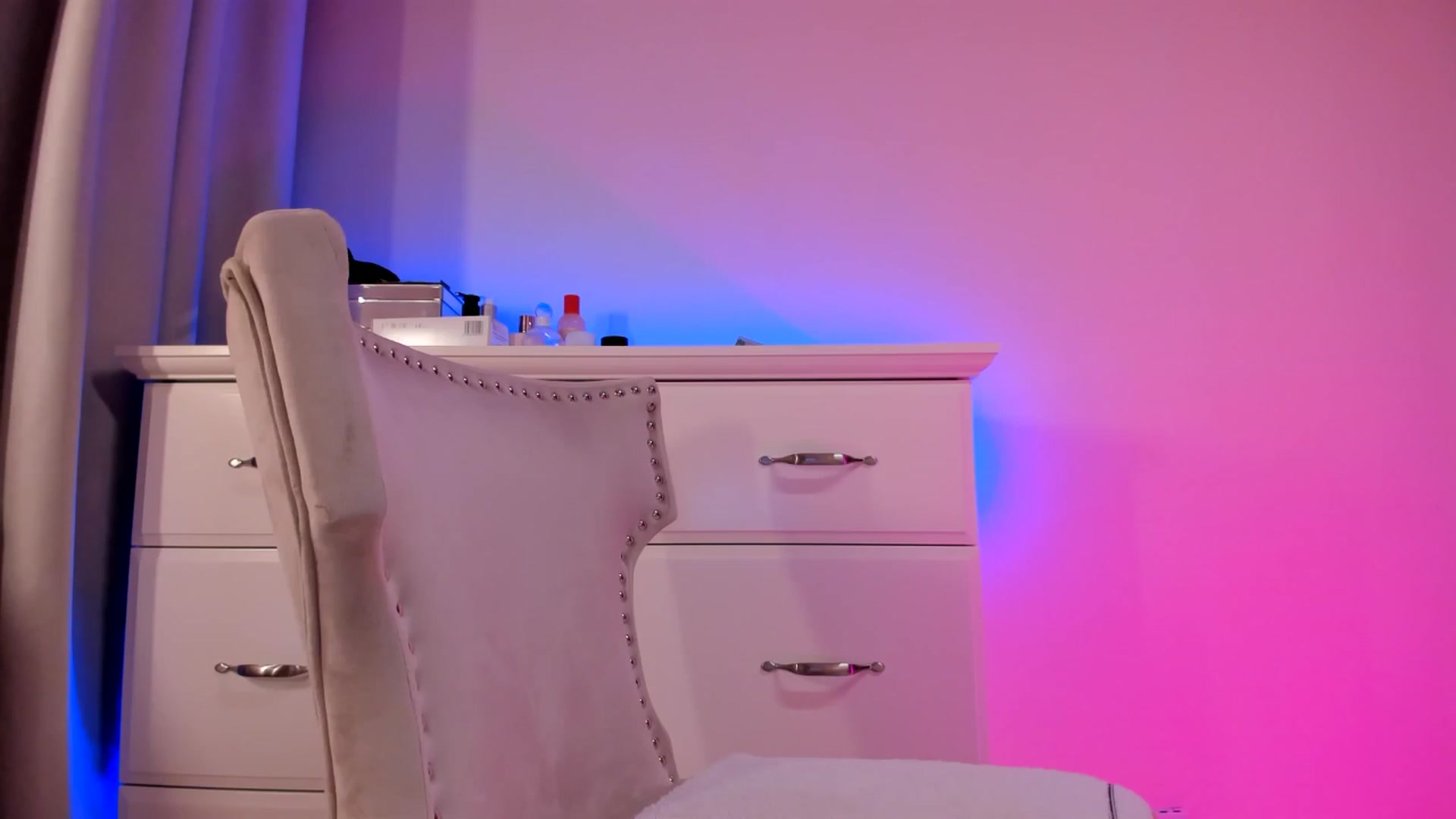 Gallery image thumbnail from Alesia_'s myfreecams stream on, 04/05/2025, 23:39 image 10 of 20