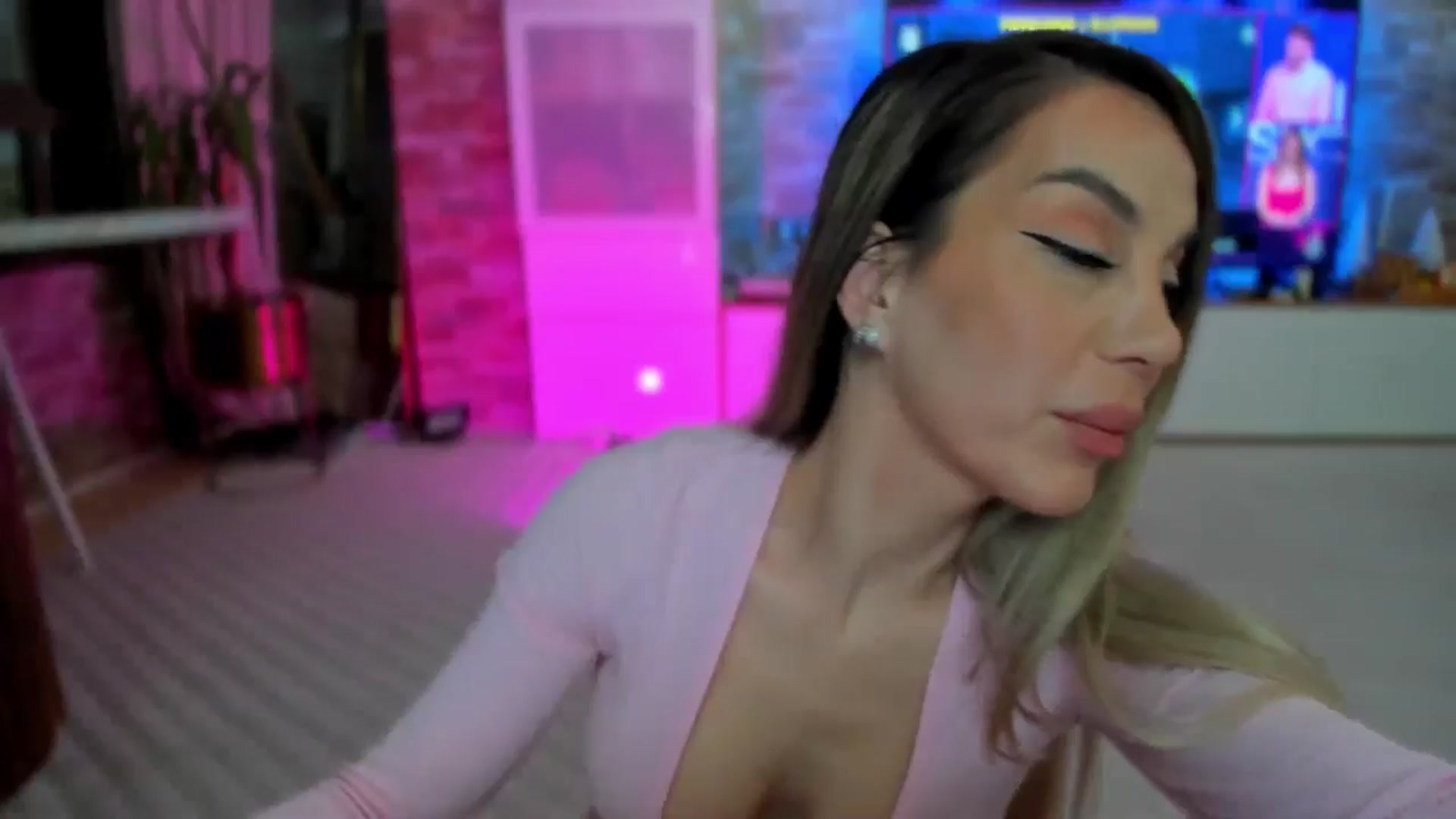 Gallery image thumbnail from Alesia_'s myfreecams stream on, 04/17/2025, 24:05 image 20 of 20