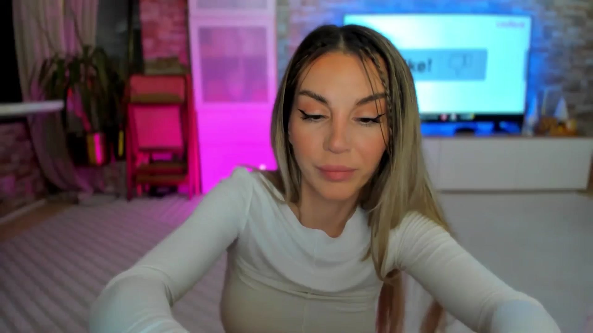 Gallery image thumbnail from Alesia_'s myfreecams stream on, 04/21/2025, 01:13 image 20 of 20
