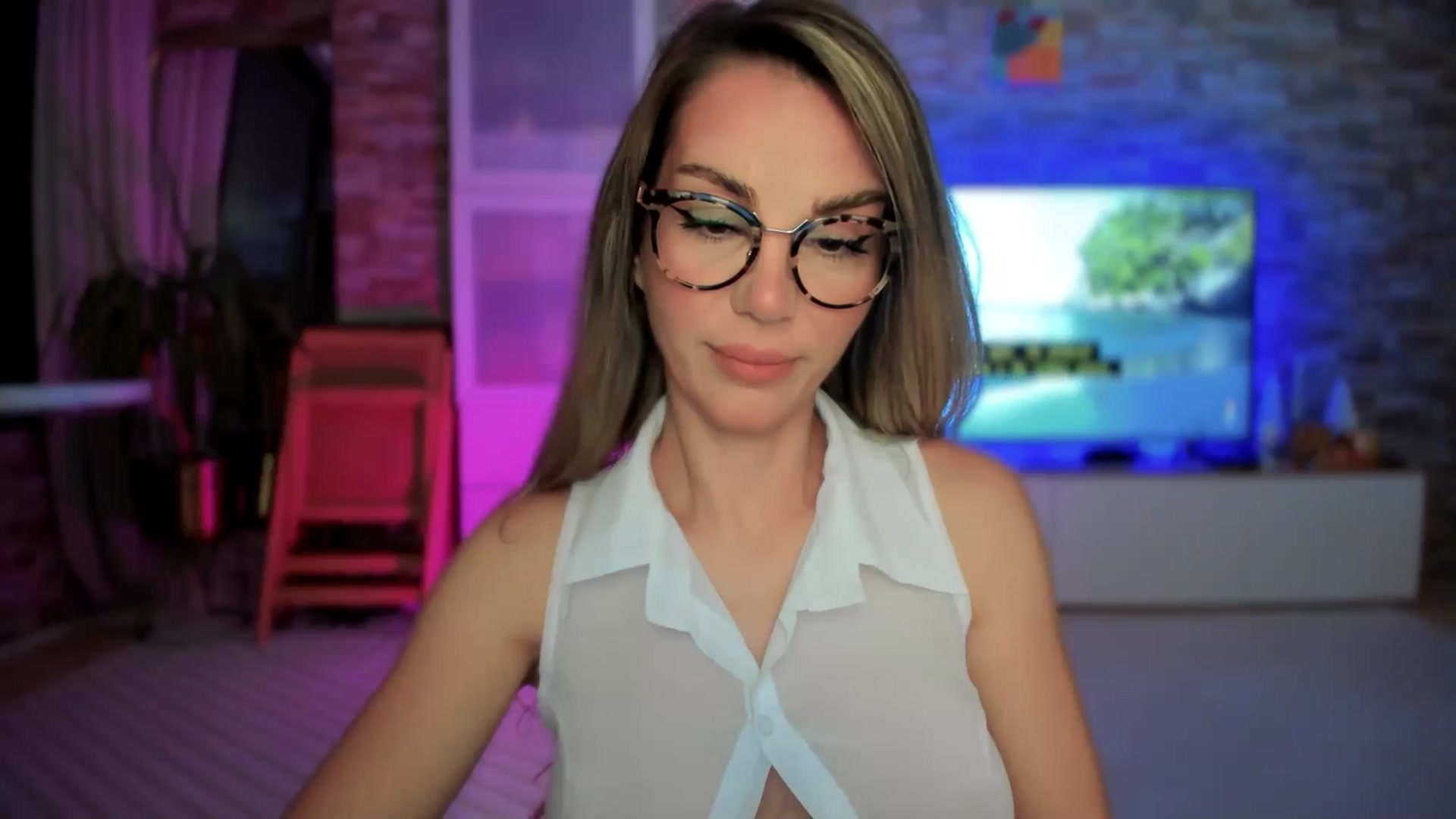 Gallery image thumbnail from Alesia_'s myfreecams stream on, 04/22/2025, 22:18 image 9 of 20