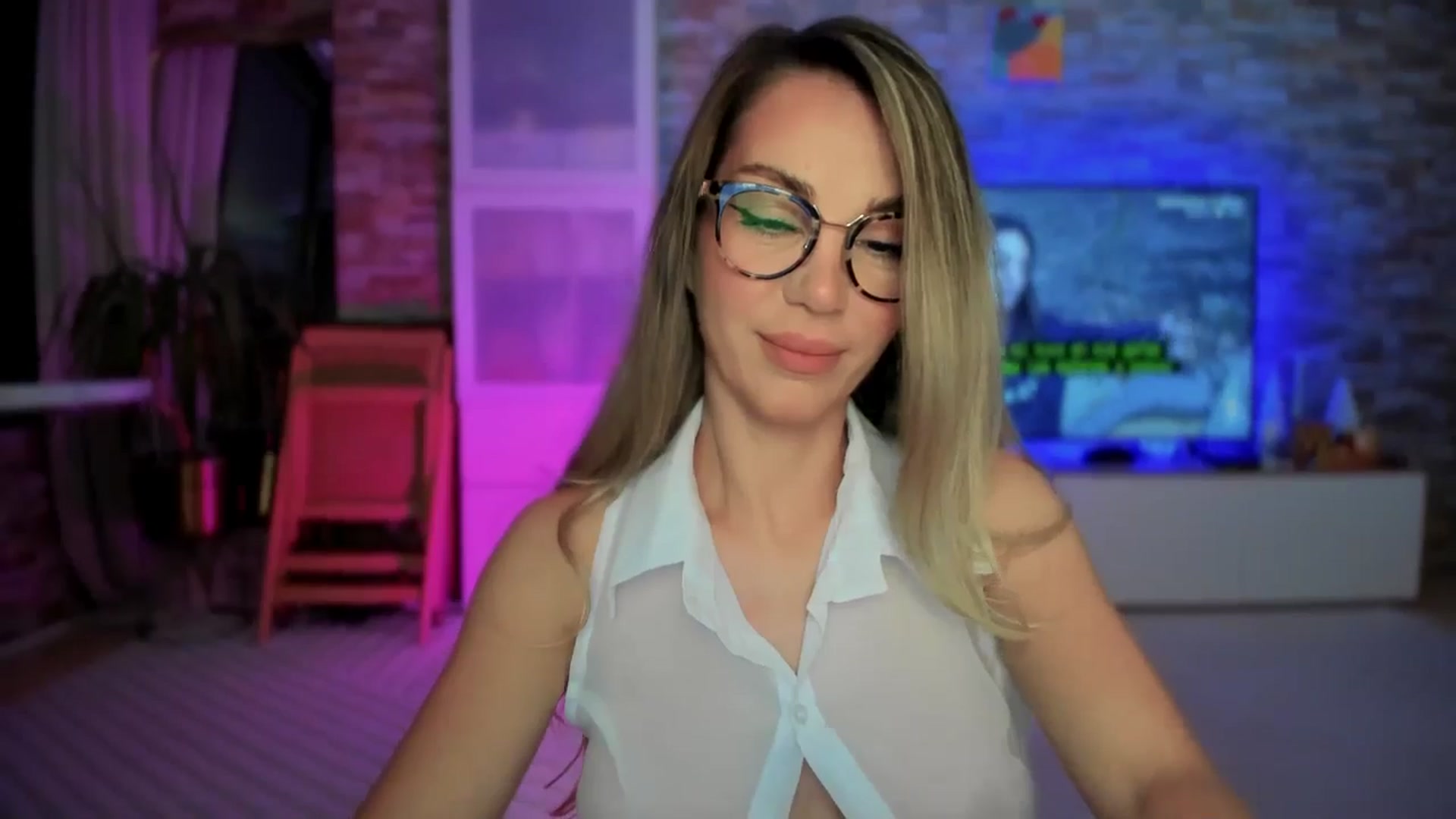 Gallery image thumbnail from Alesia_'s myfreecams stream on, 04/22/2025, 22:18 image 10 of 20