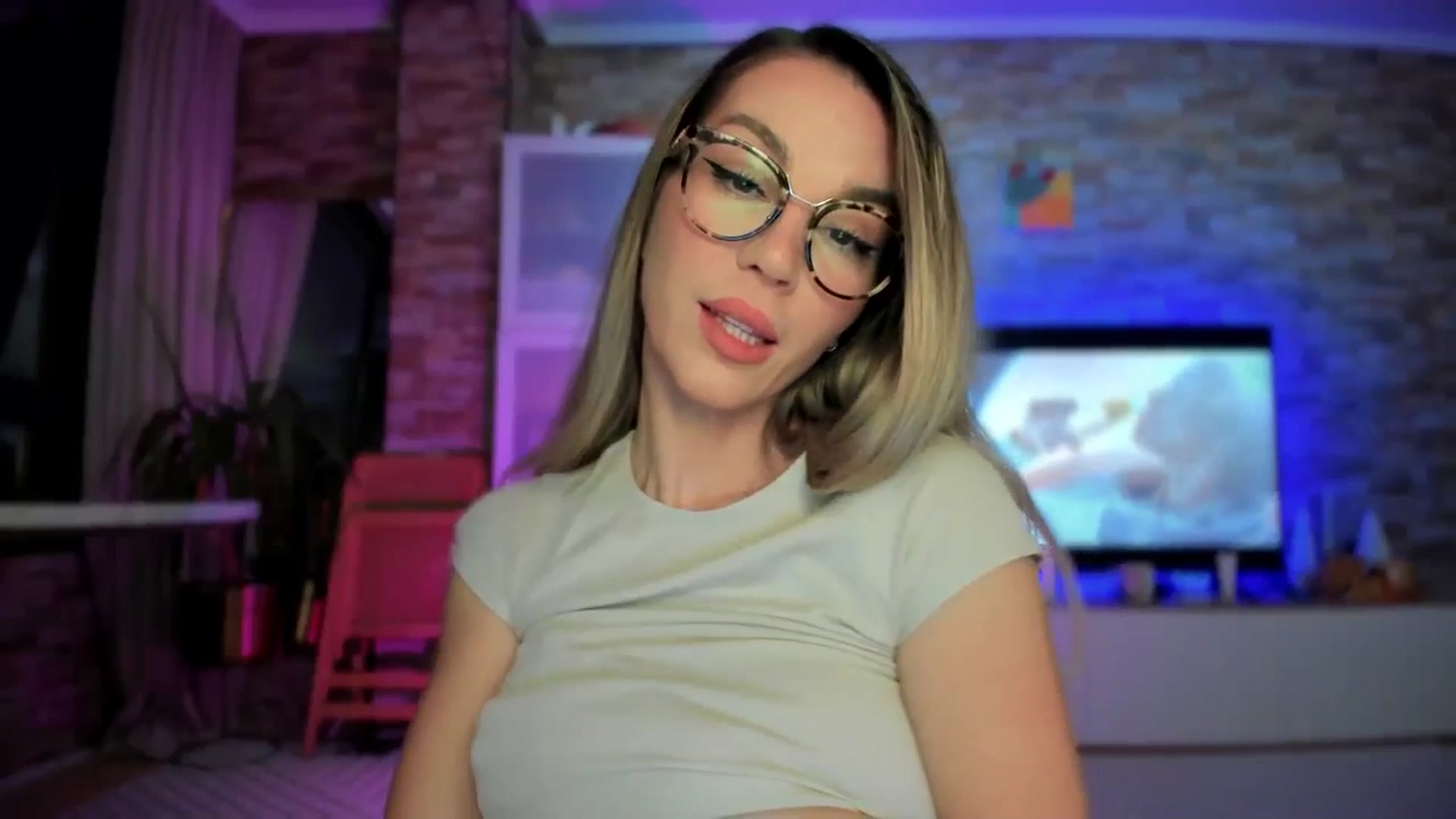 Gallery image thumbnail from Alesia_'s myfreecams stream on, 04/24/2025, 22:09 image 9 of 20