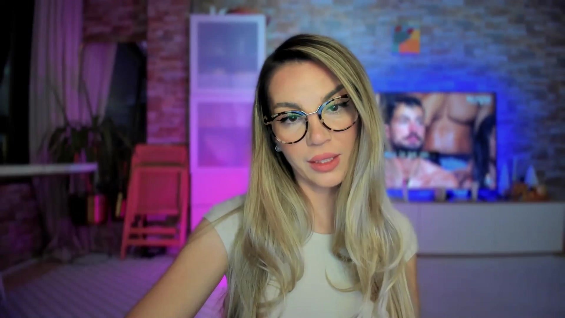 Gallery image thumbnail from Alesia_'s myfreecams stream on, 04/24/2025, 22:09 image 3 of 20