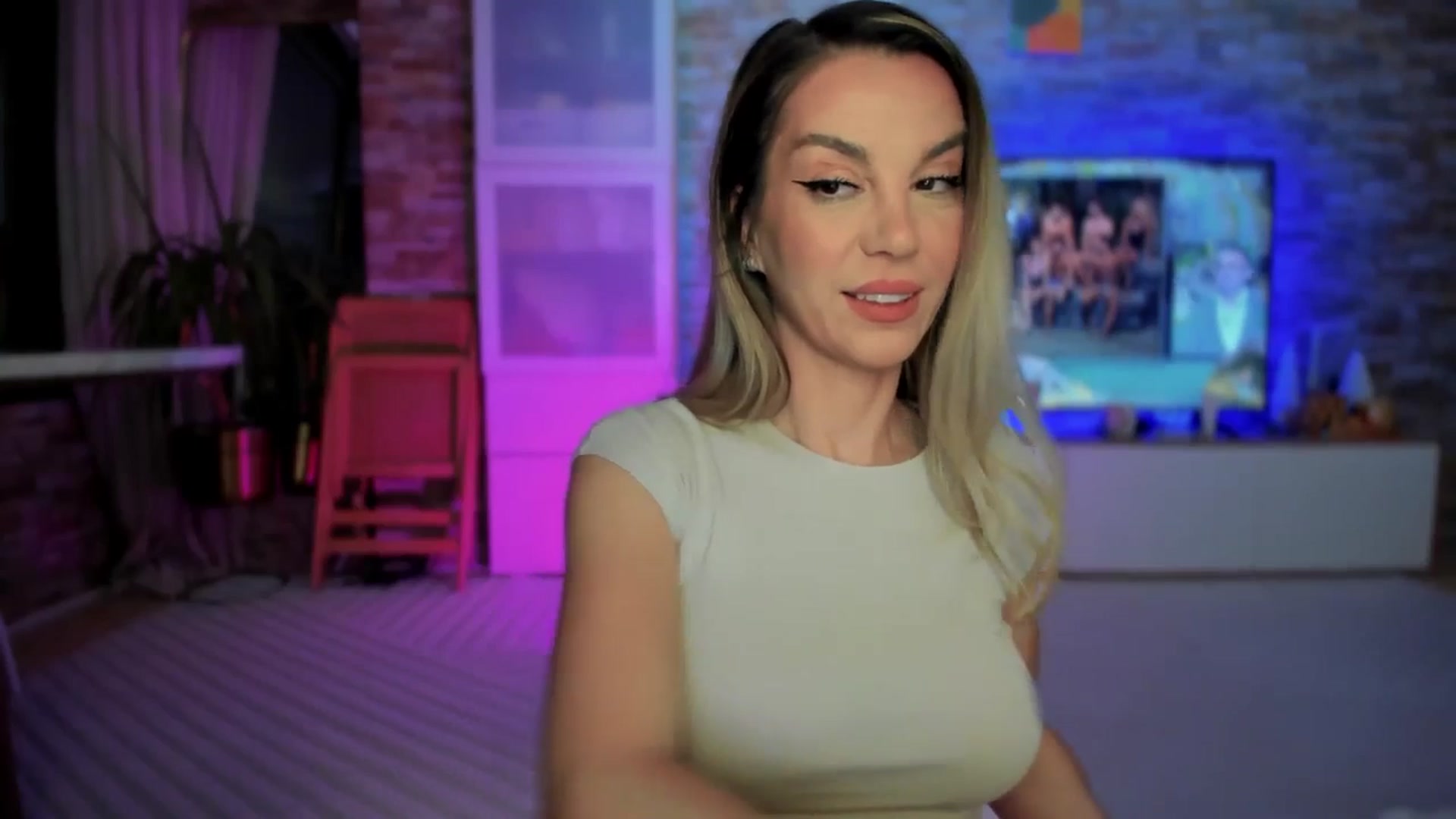 Gallery image thumbnail from Alesia_'s myfreecams stream on, 04/24/2025, 22:09 image 15 of 20