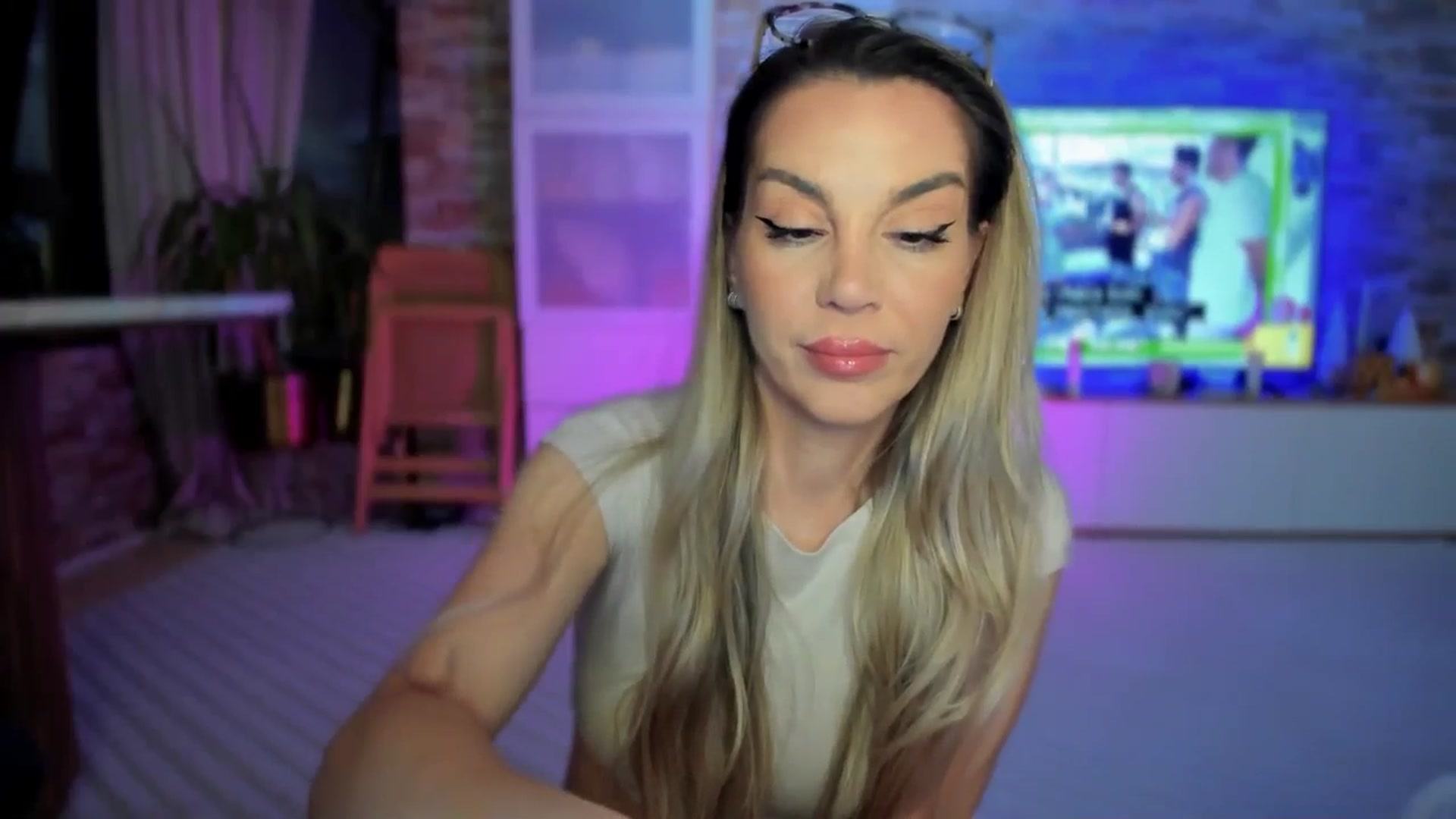 Gallery image thumbnail from Alesia_'s myfreecams stream on, 04/25/2025, 24:57 image 19 of 20