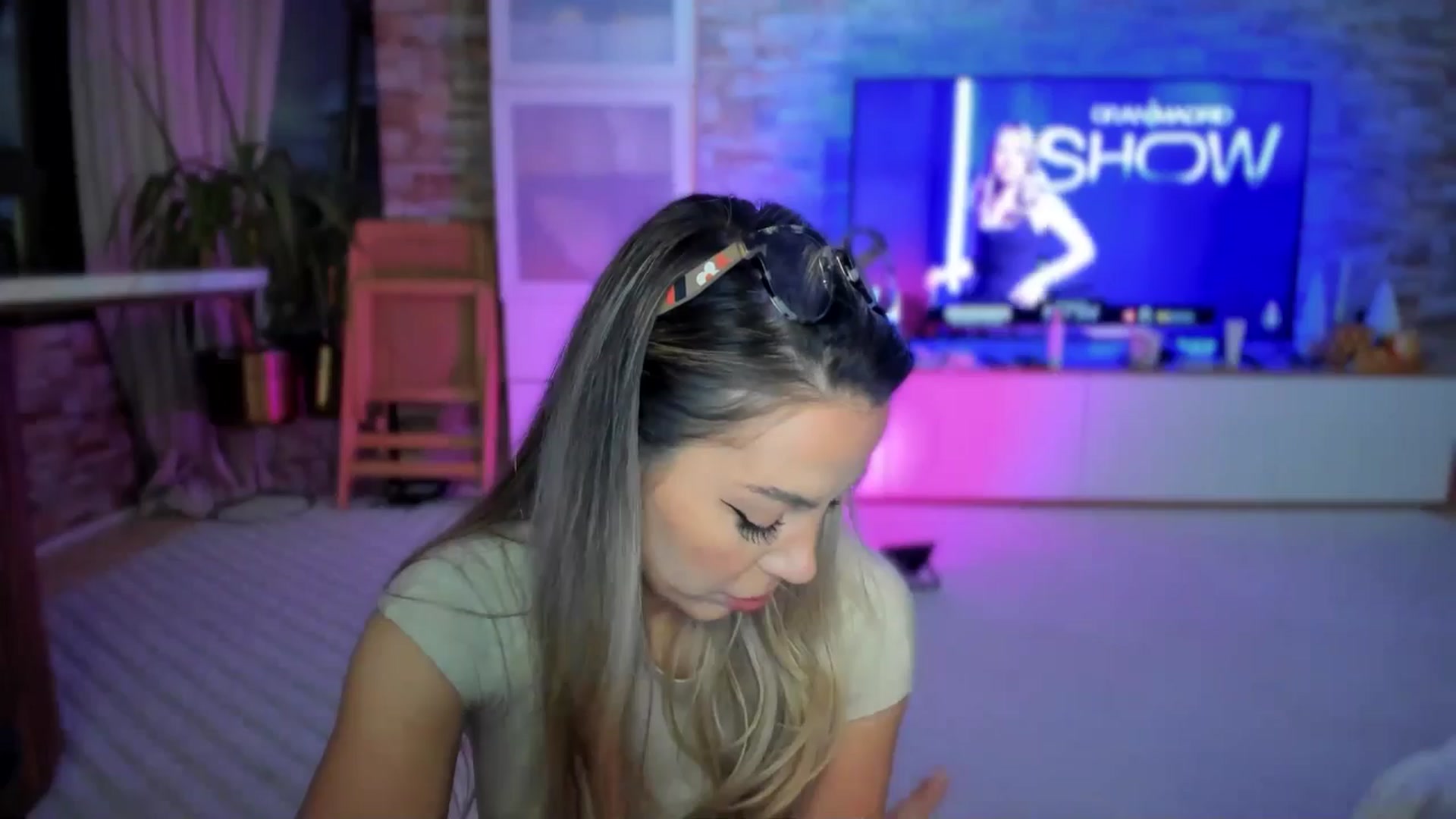 Gallery image thumbnail from Alesia_'s myfreecams stream on, 04/25/2025, 24:57 image 18 of 20