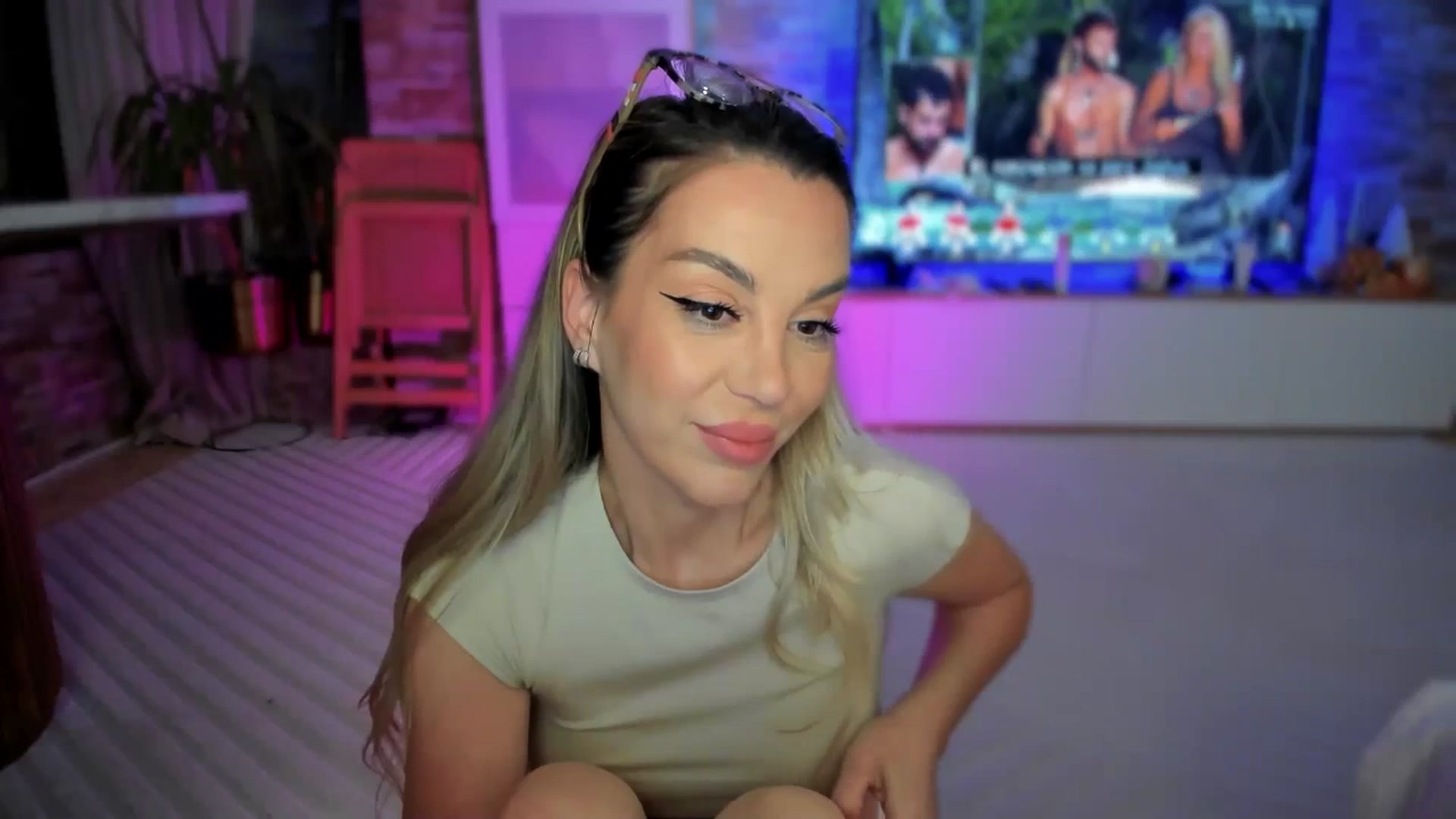 Gallery image thumbnail from Alesia_'s myfreecams stream on, 04/25/2025, 24:57 image 12 of 20