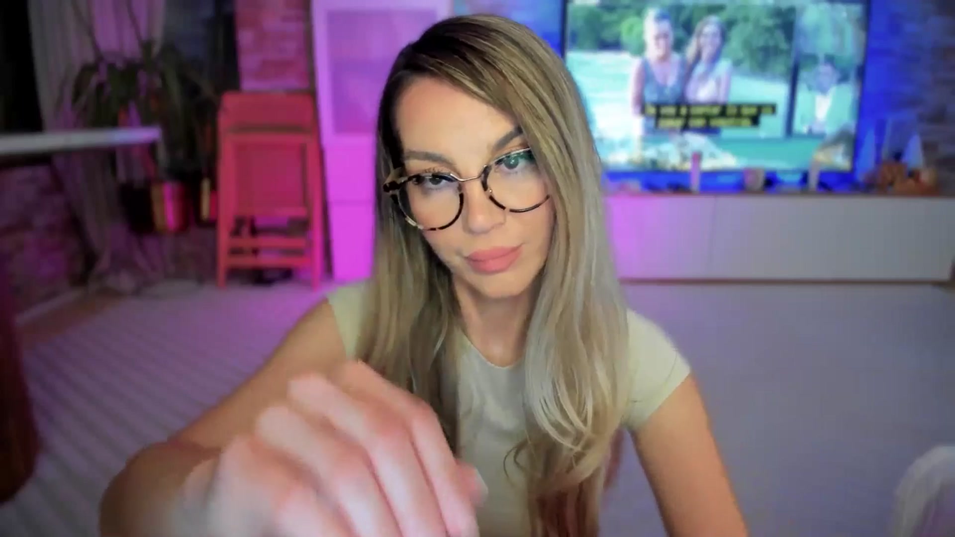 Gallery image thumbnail from Alesia_'s myfreecams stream on, 04/25/2025, 24:57 image 11 of 20