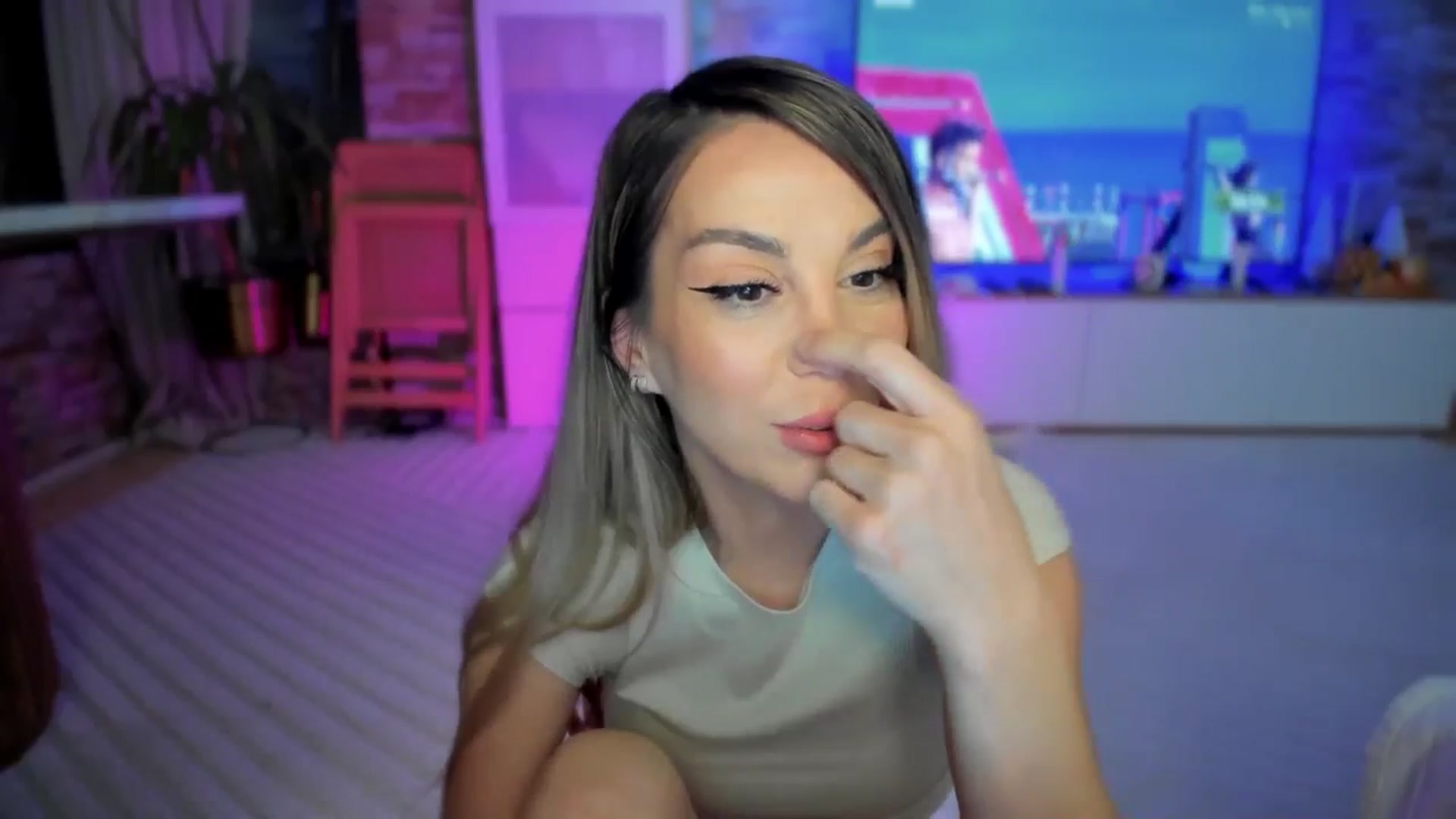 Gallery image thumbnail from Alesia_'s myfreecams stream on, 04/25/2025, 24:57 image 10 of 20