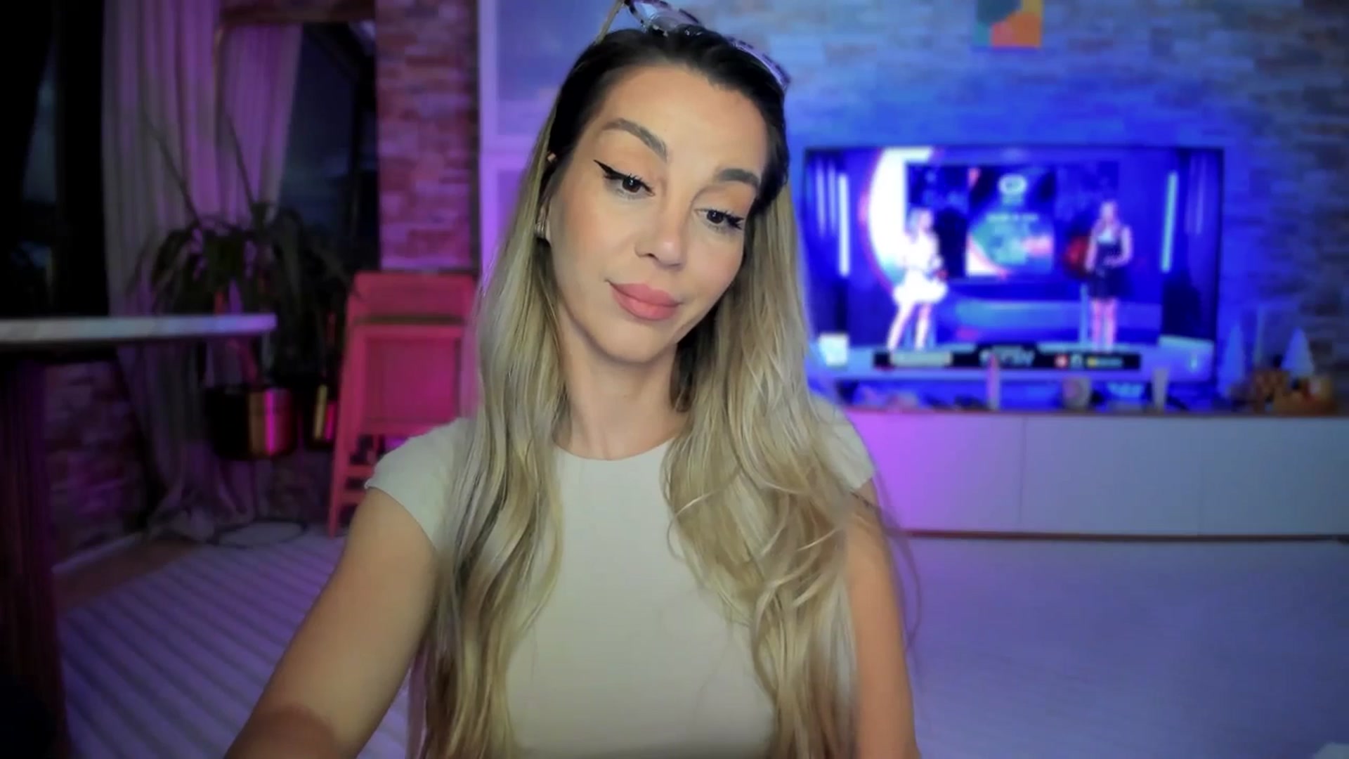 Gallery image thumbnail from Alesia_'s myfreecams stream on, 04/25/2025, 24:57 image 16 of 20