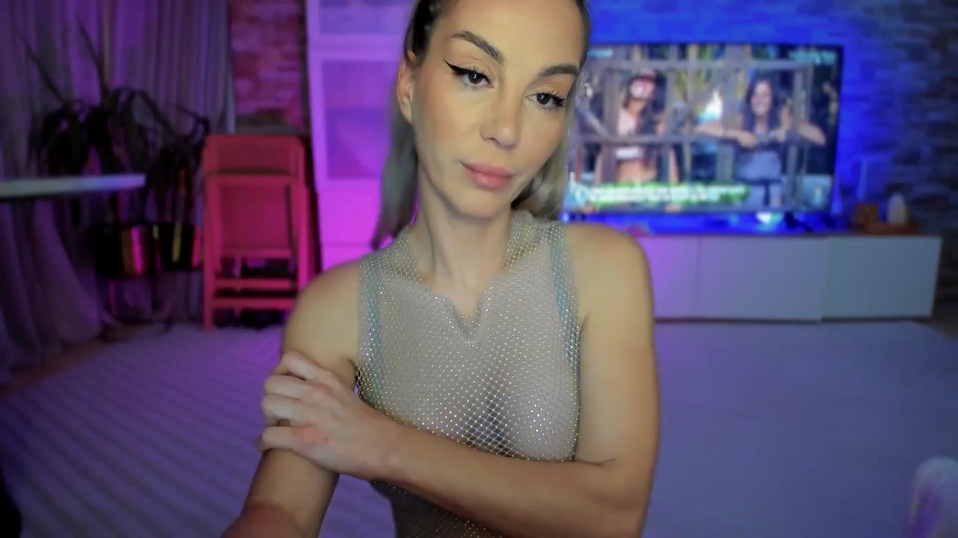 Gallery image thumbnail from Alesia_'s myfreecams stream on, 04/27/2025, 23:00 image 10 of 20